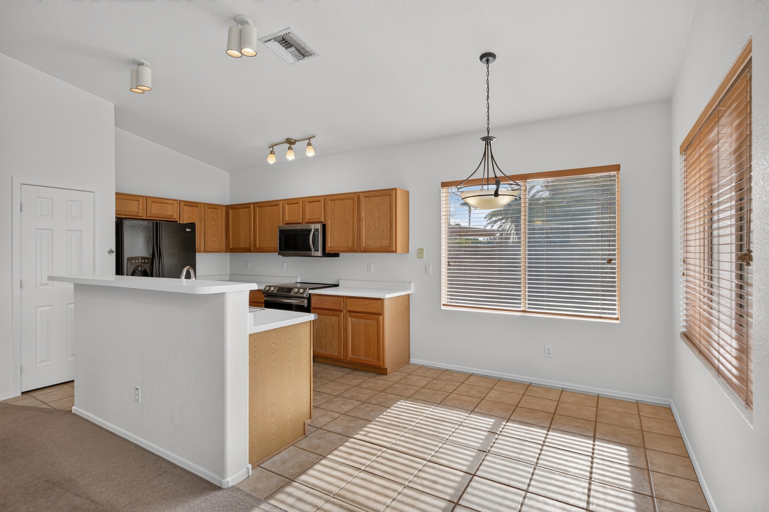 20 Kitchen photo c.jpg
