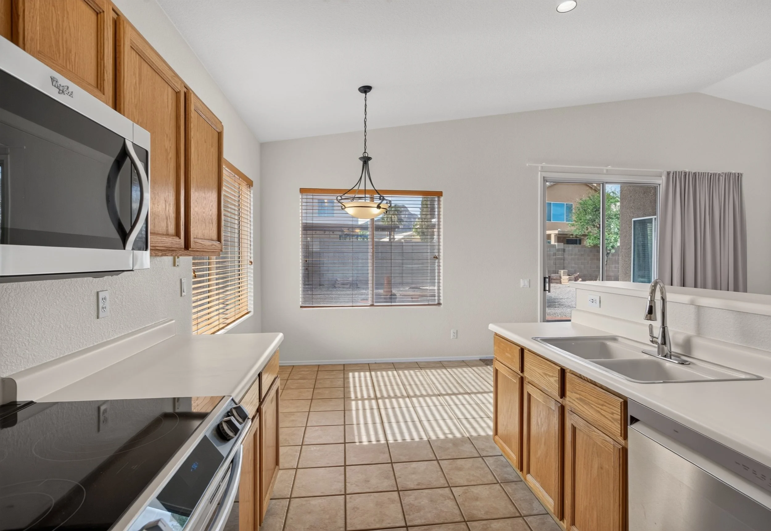 22 Kitchen photo e.jpg