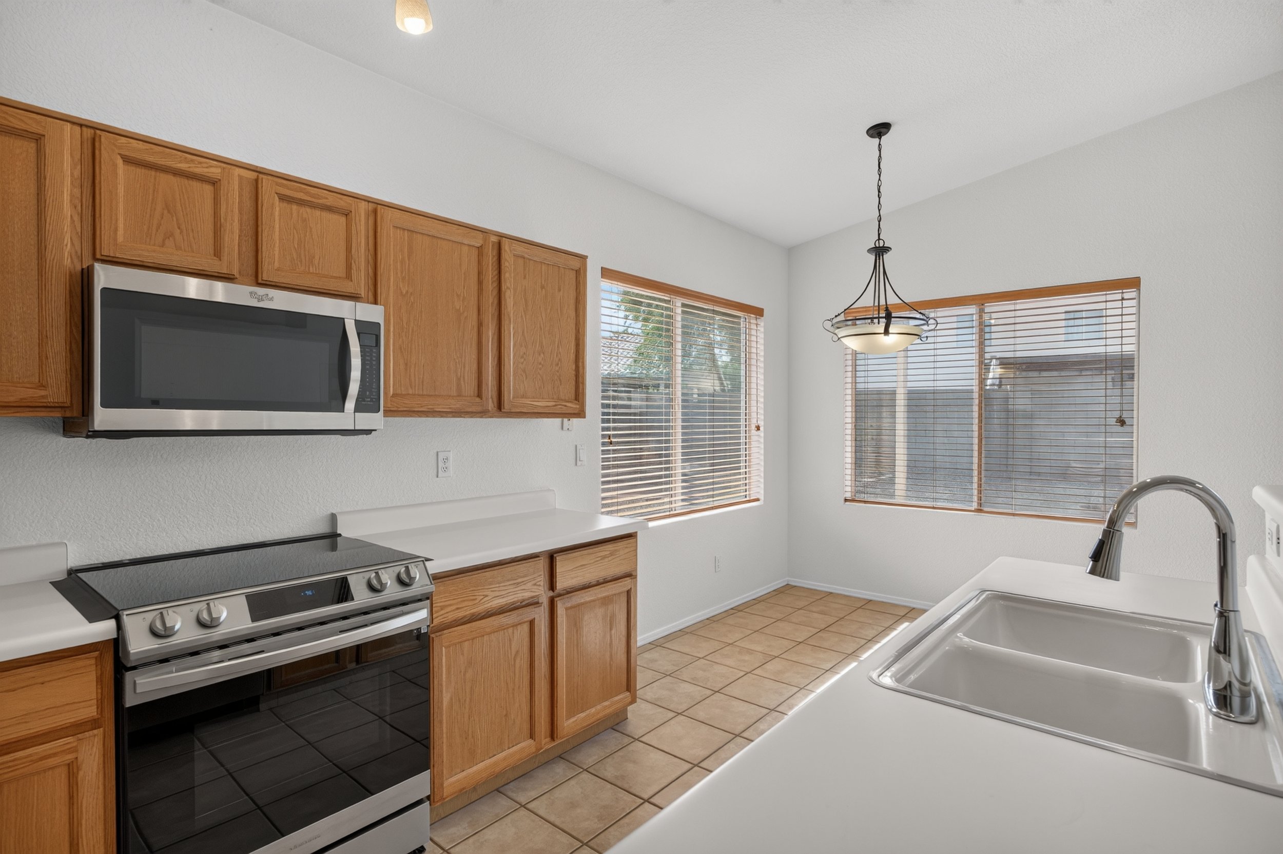 23 Kitchen photo f.jpg