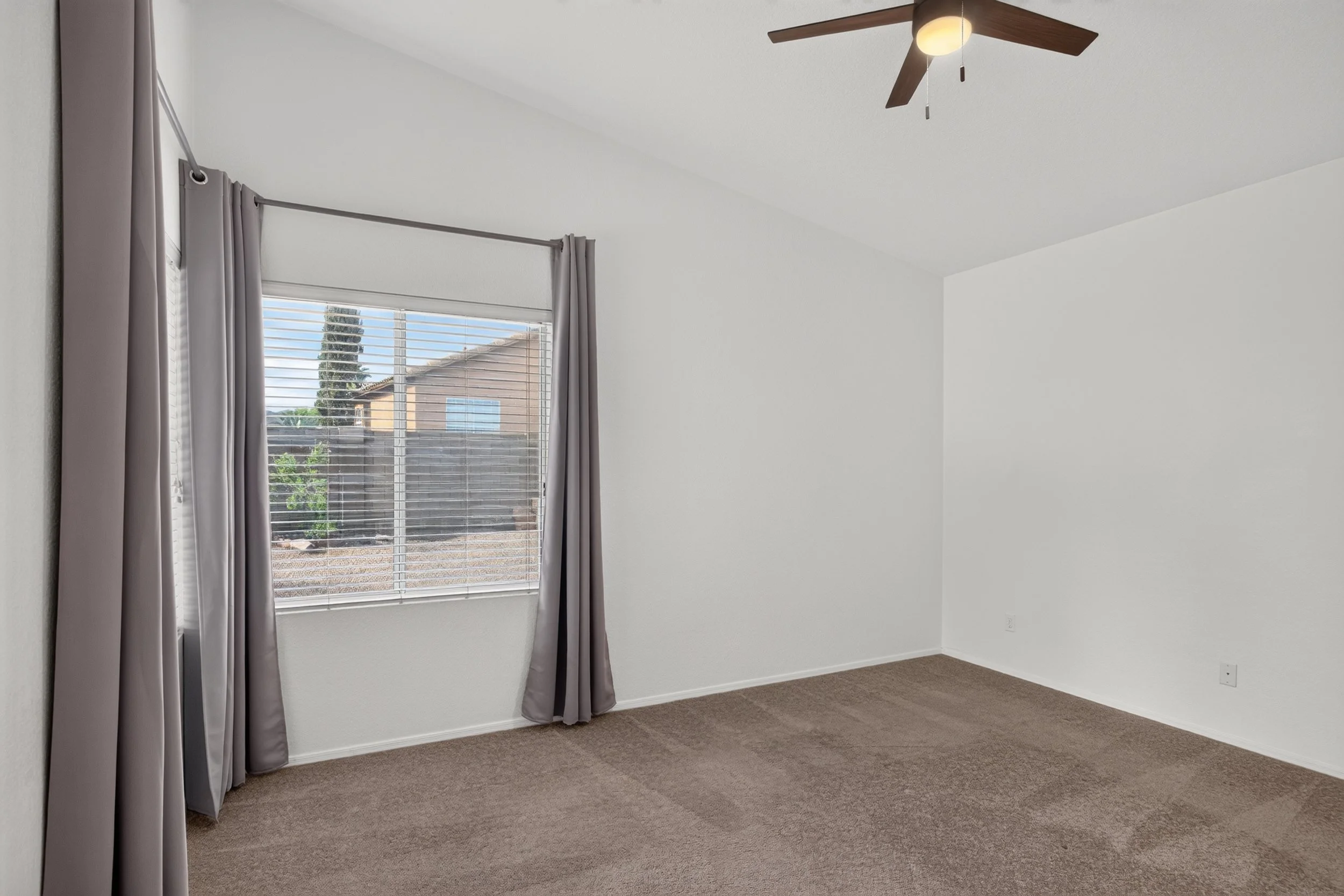 25 Main Bedroom photo b.jpg