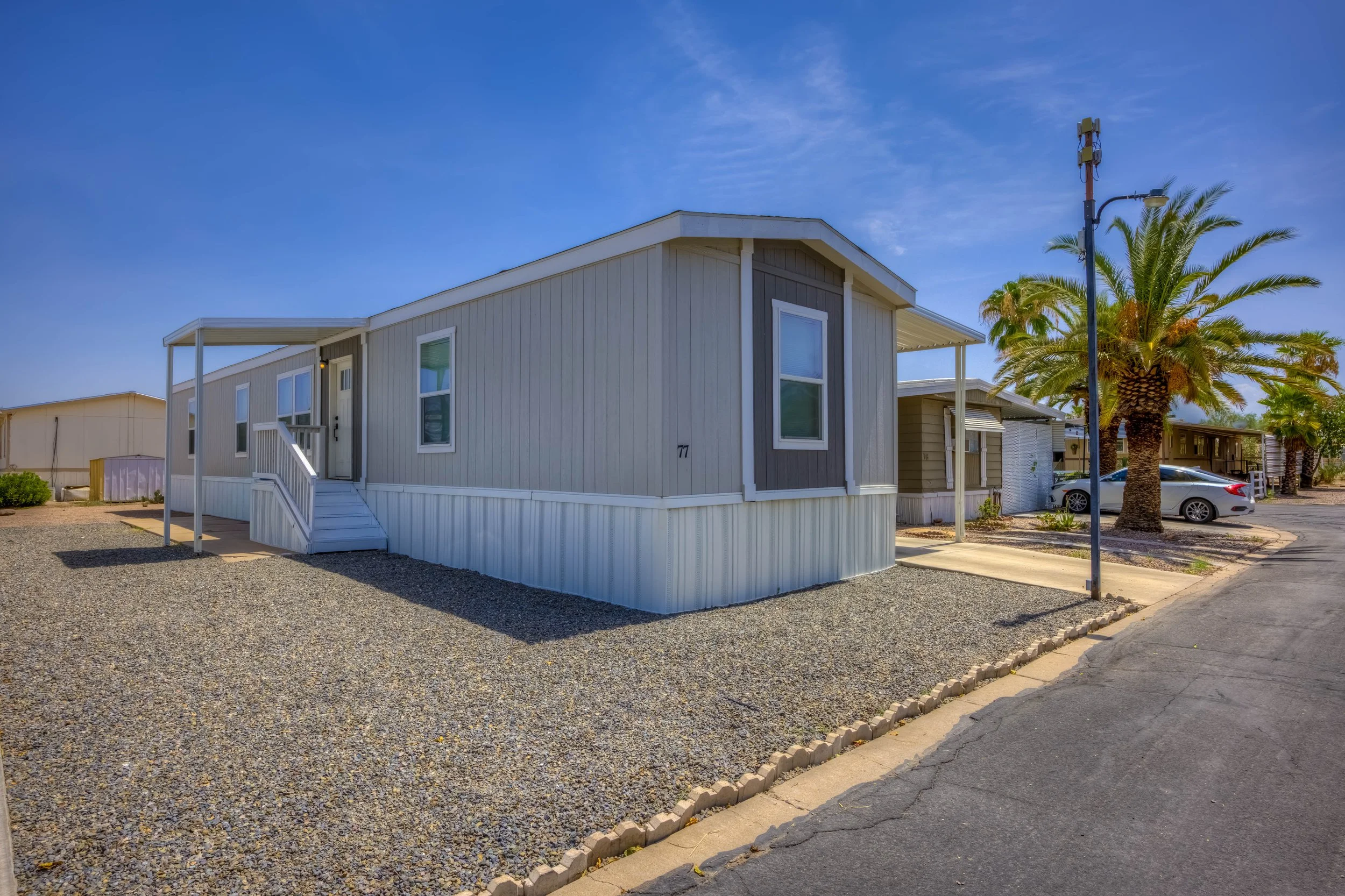 2 Exterior photo b.jpg