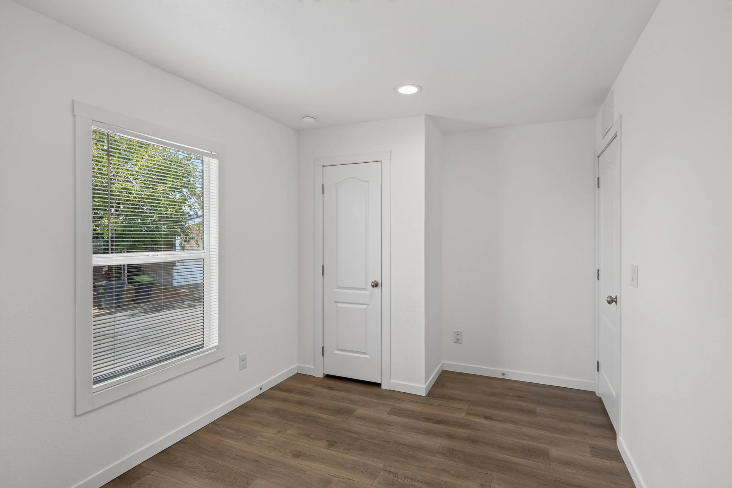 11 Bedroom 1 photo b.jpg