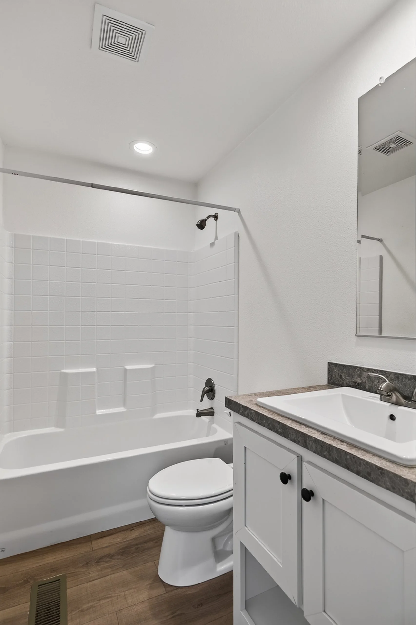 13 Bathroom.jpg