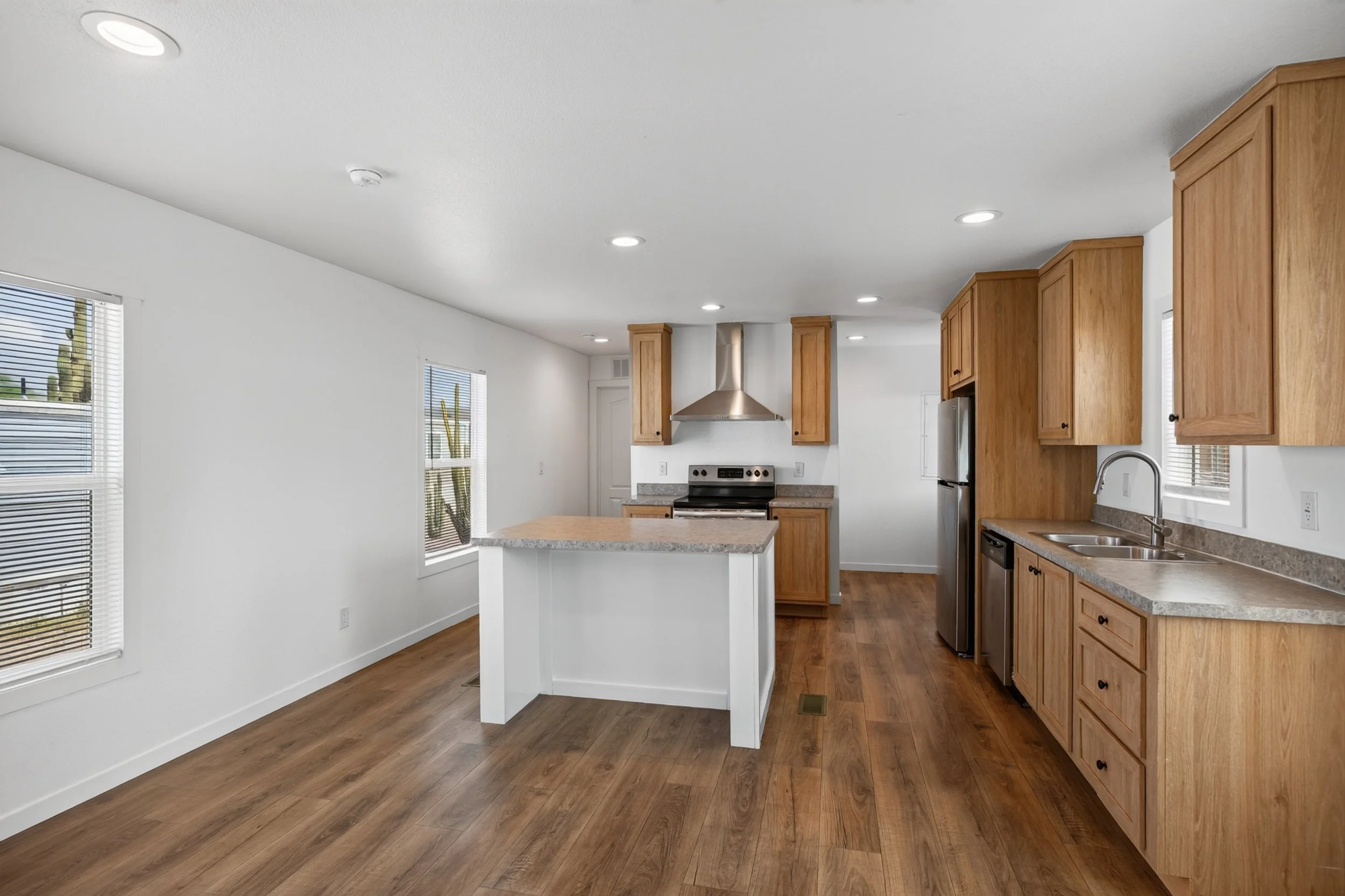 22 Kitchen photo b.jpg