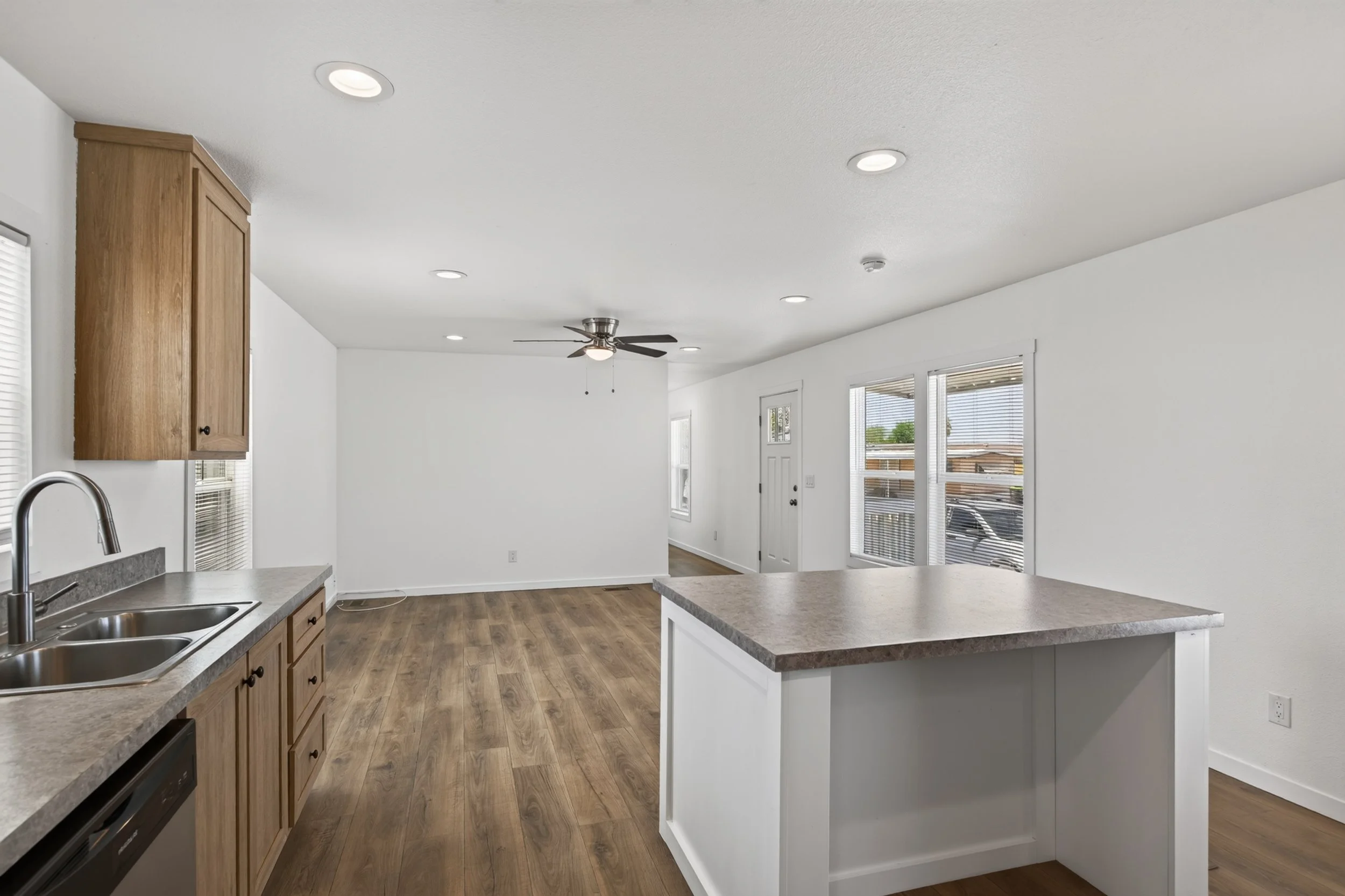 23 Kitchen photo c.jpg