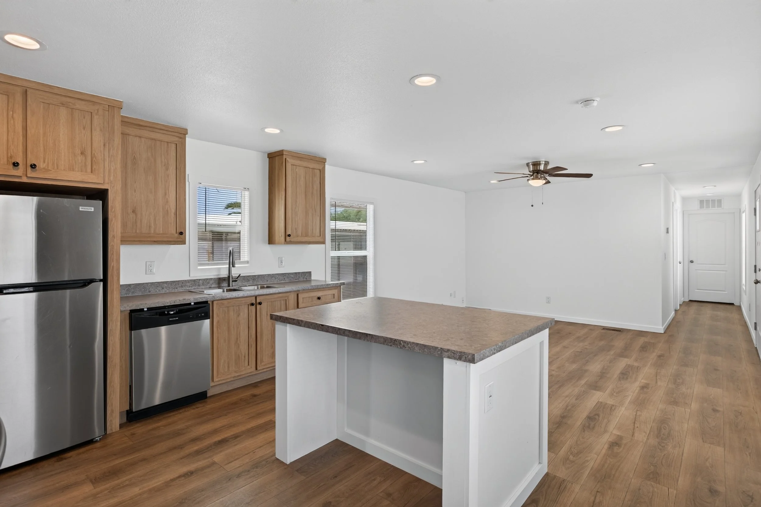 24 Kitchen photo d.jpg