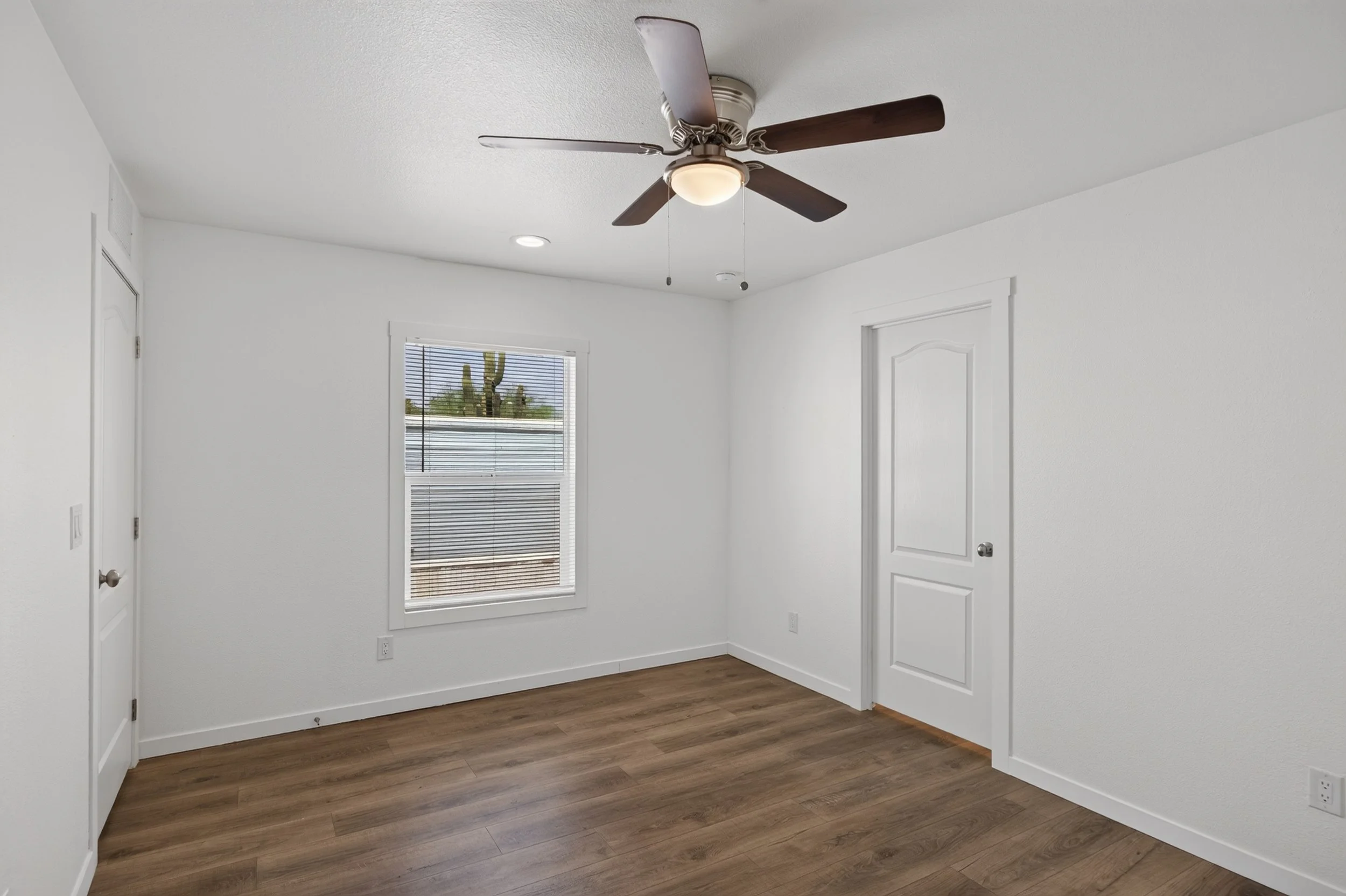 29 Main Bedroom photo b.jpg