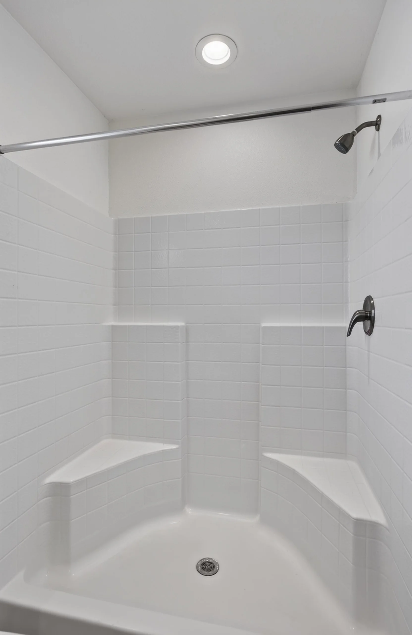 31 Main Bathroom photo b.jpg