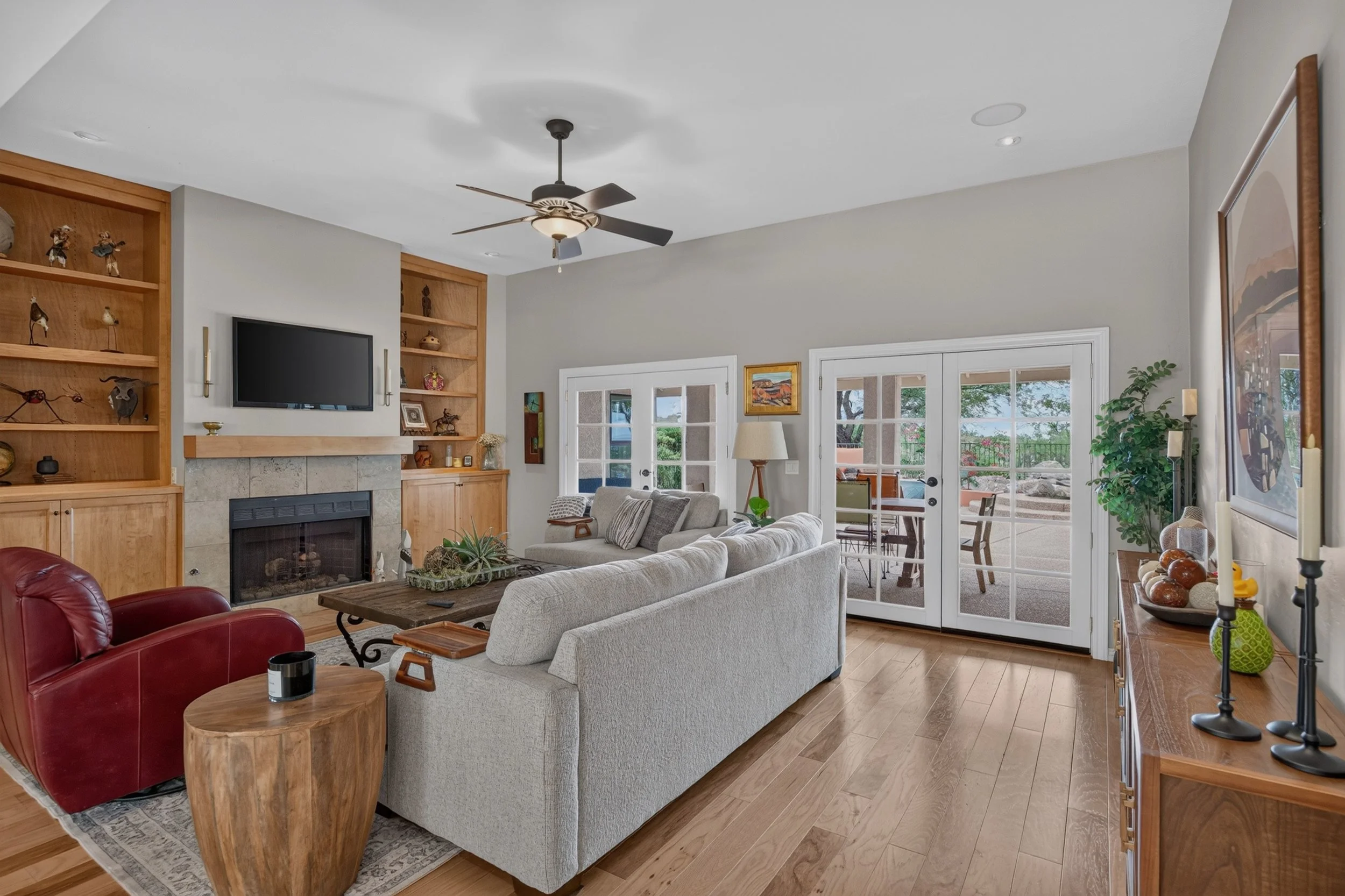 9 Living Room photo a.jpg
