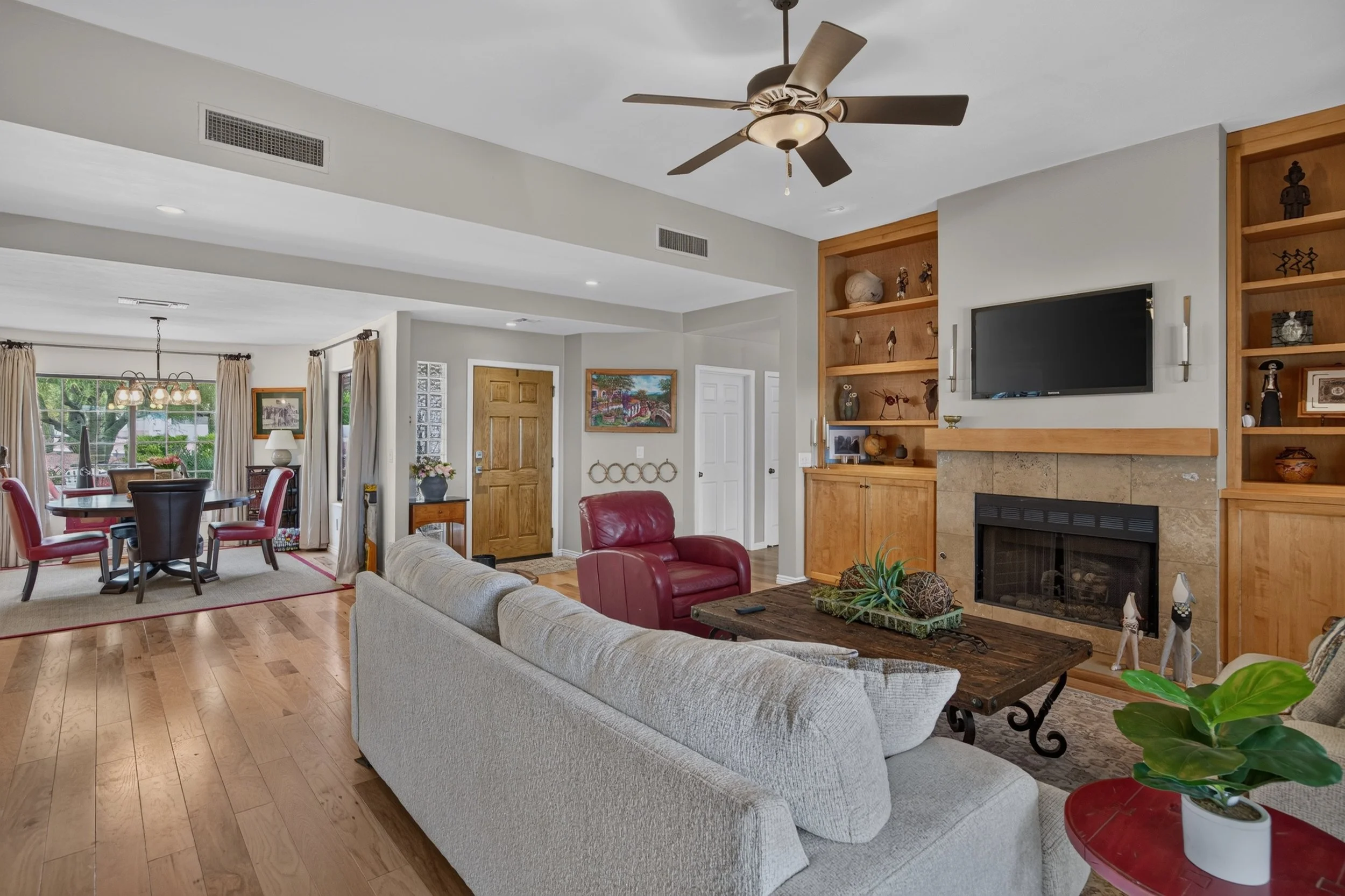 10 Living Room photo b.jpg