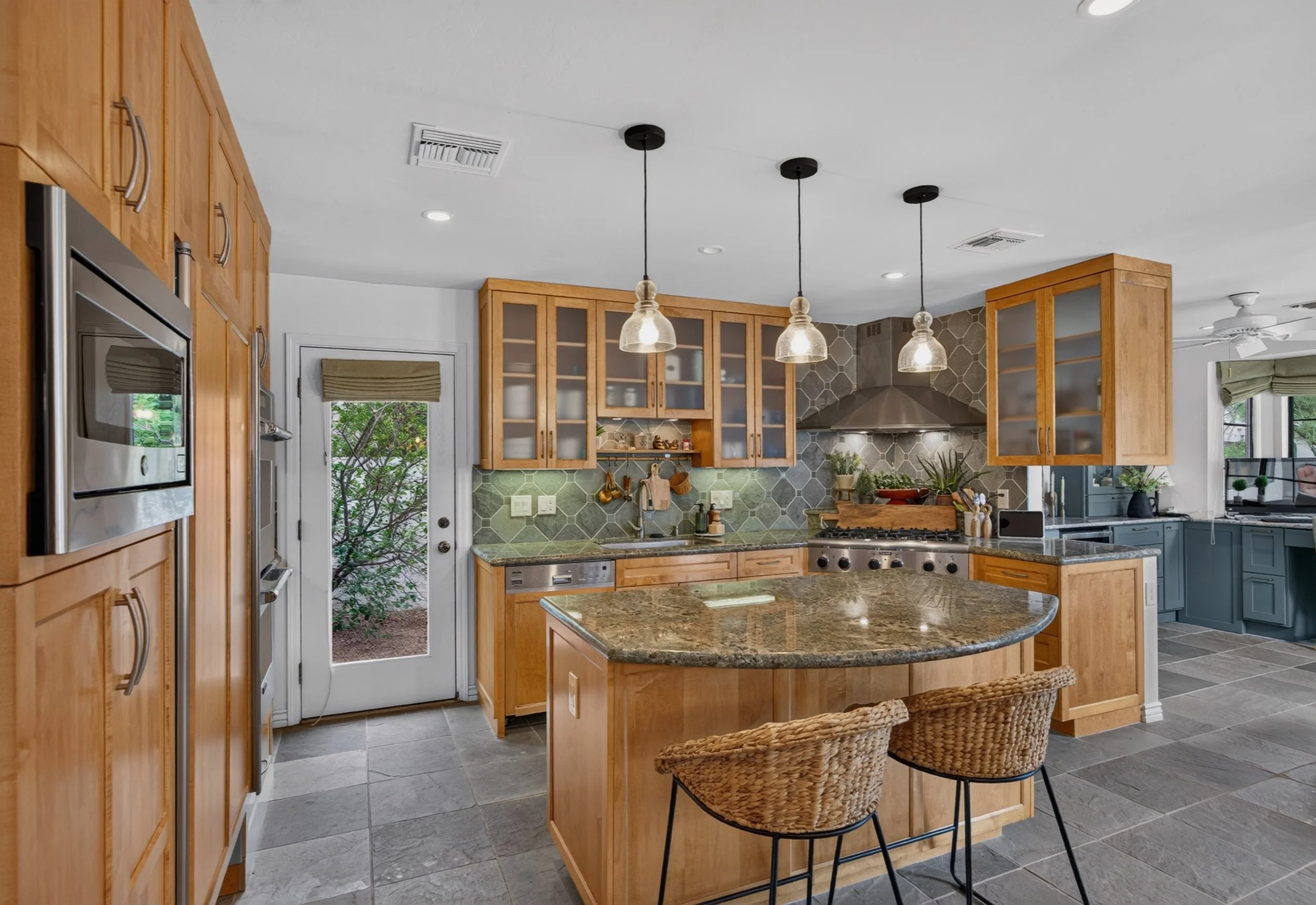 14 Kitchen photo a.jpg