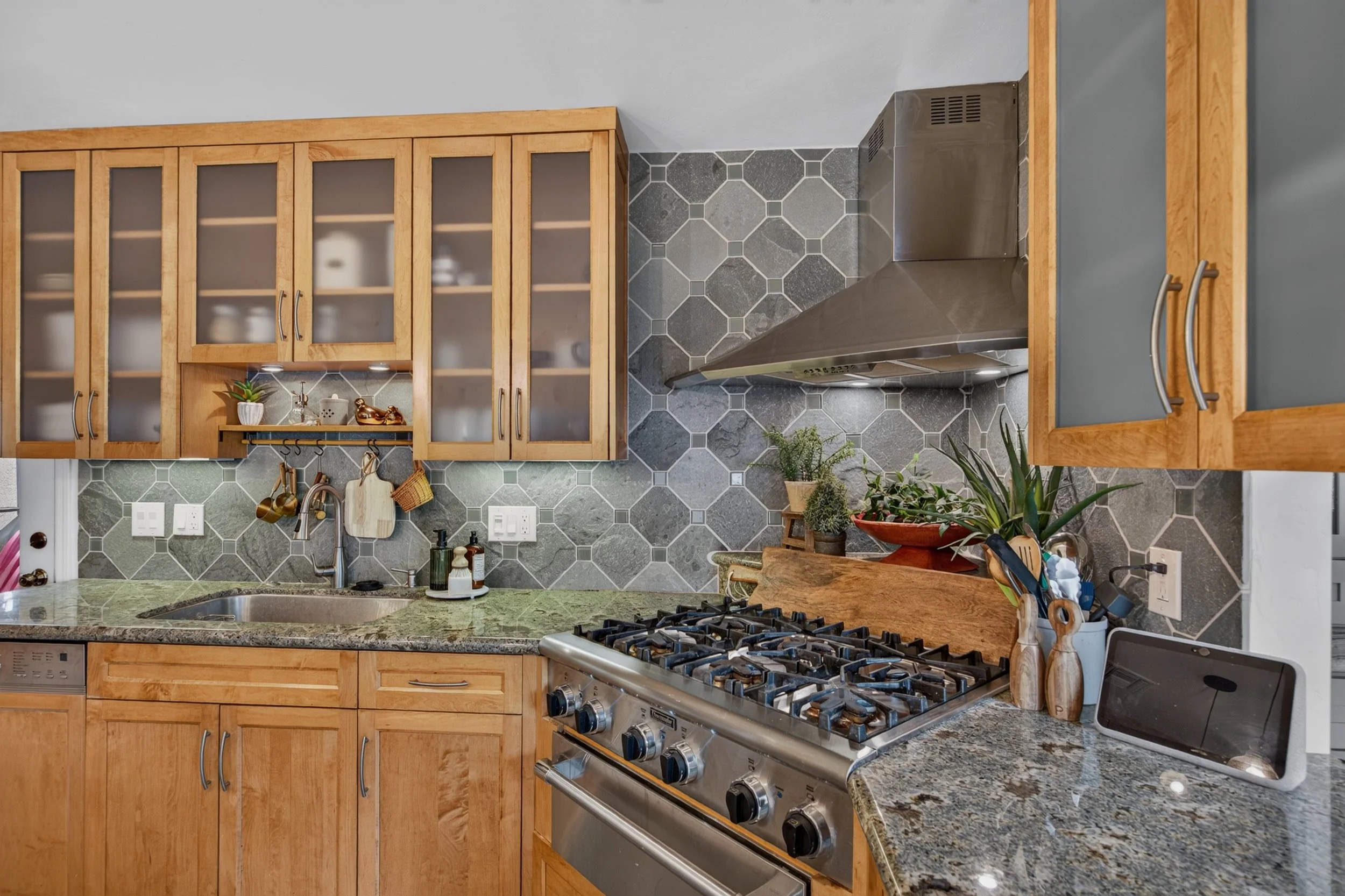 17 Kitchen photo d.jpg