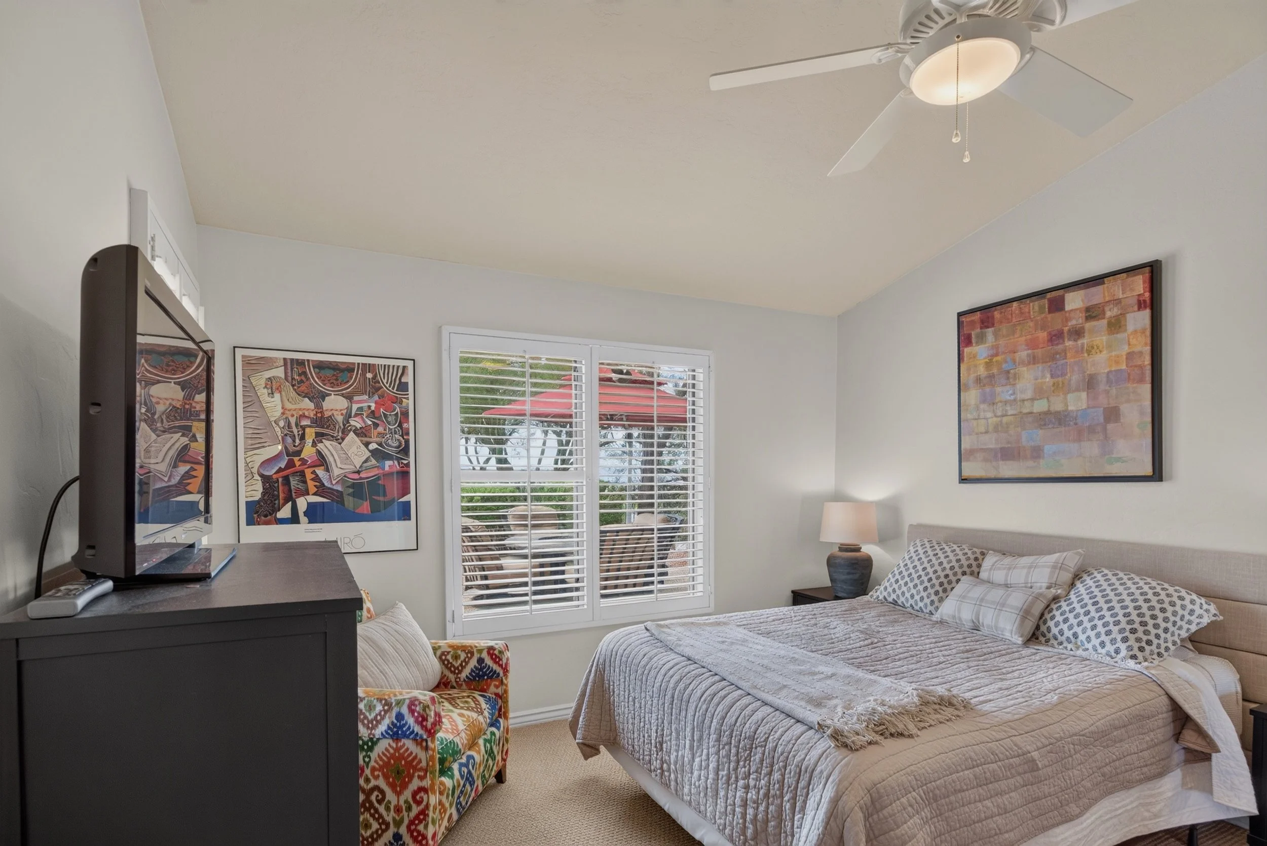 23 Bedroom photo a.jpg