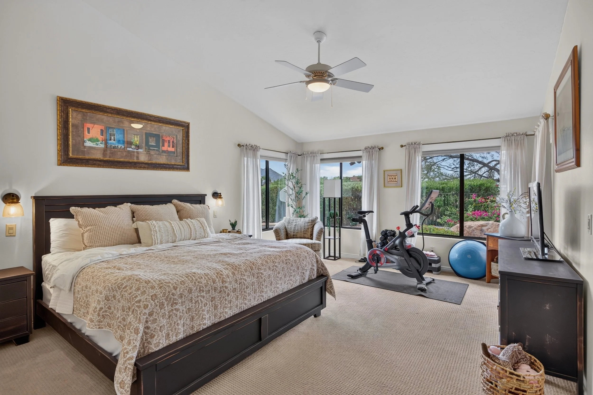 25 Main Bedroom photo a.jpg