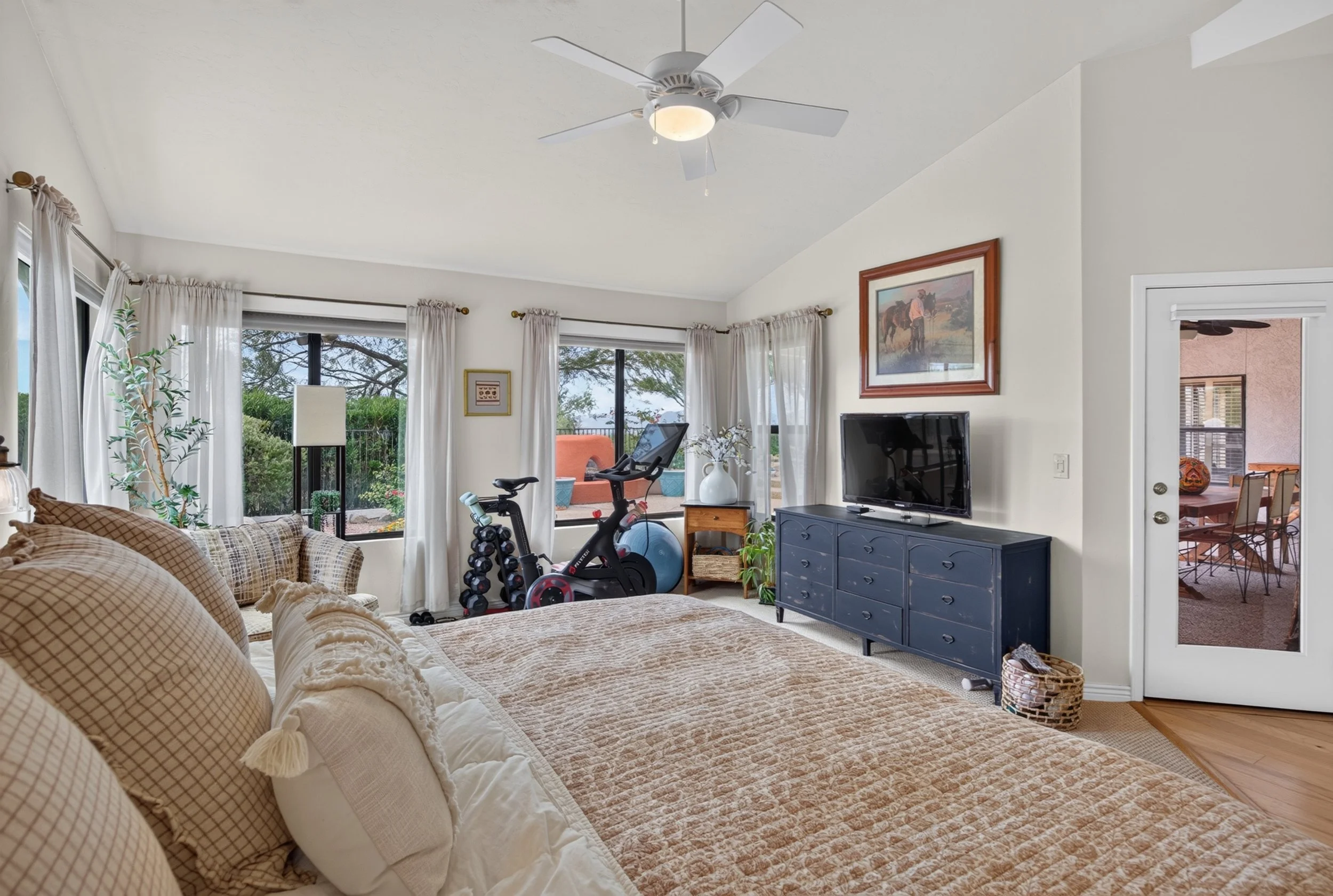 28 Main Bedroom photo d.jpg