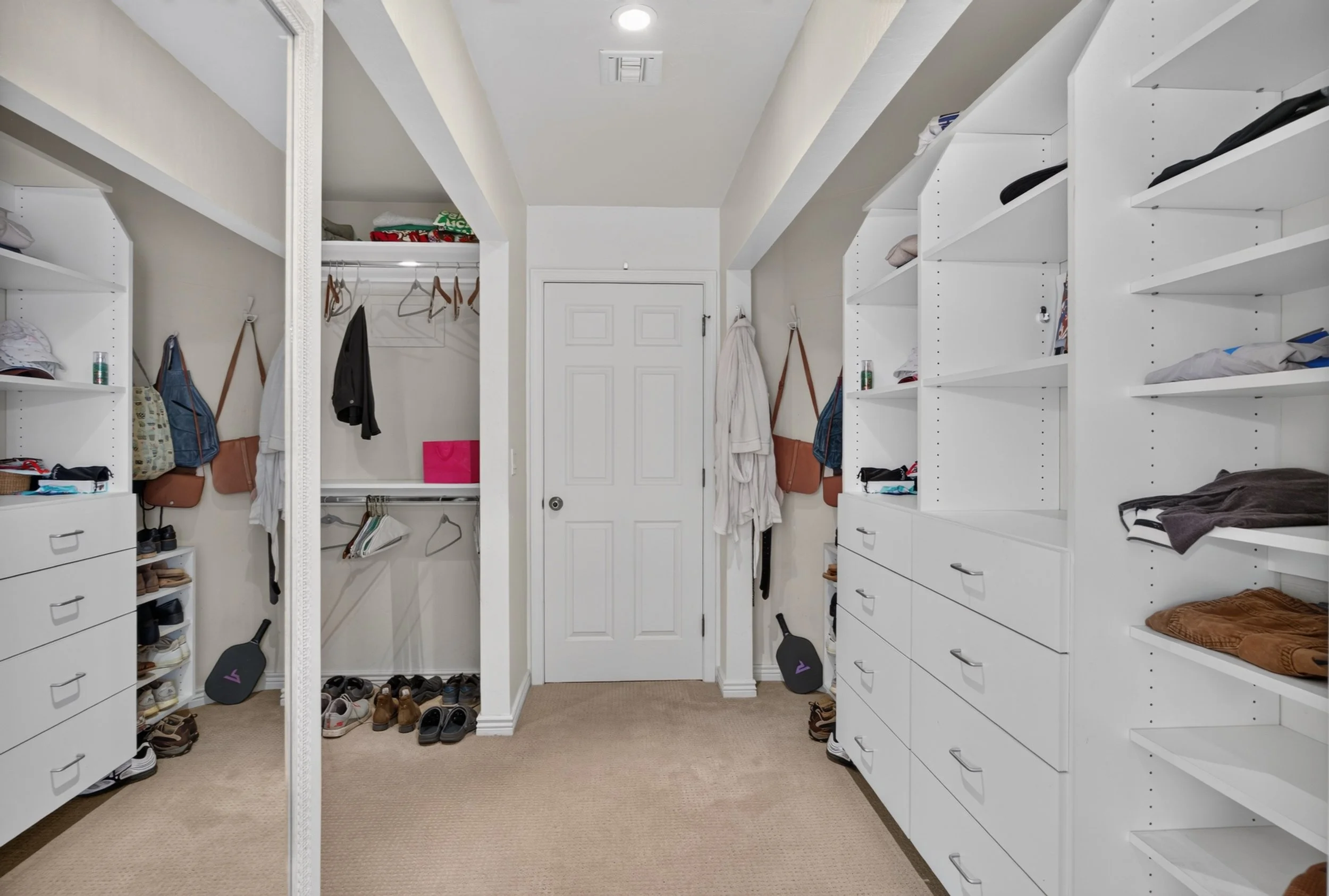 30 Closet photo b.jpg