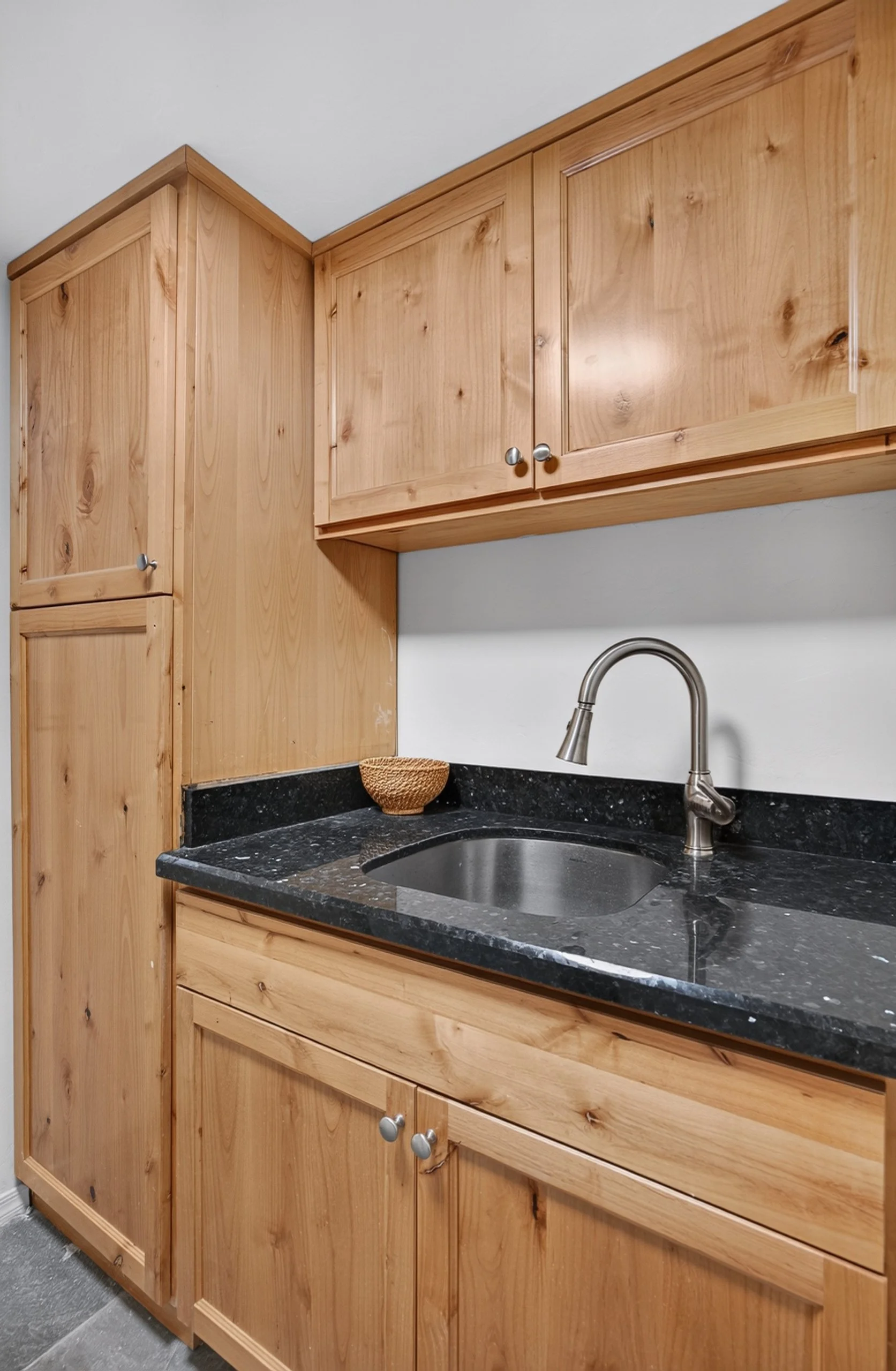 34 Laundry Room photo b.jpg