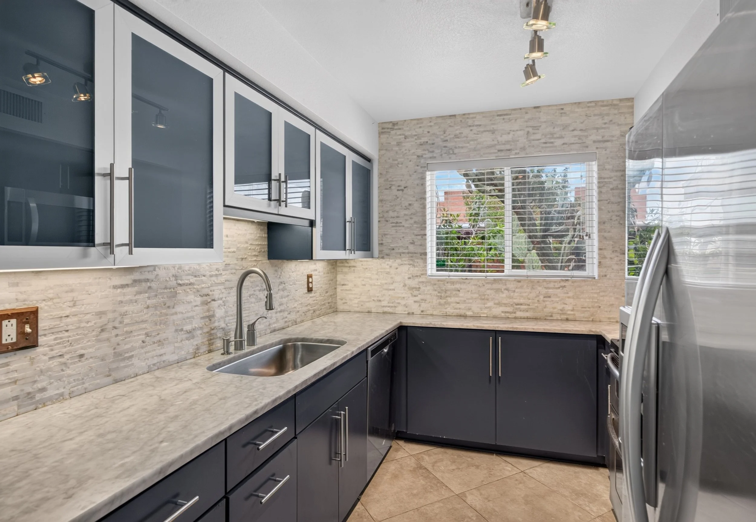 13 Kitchen photo b.jpg