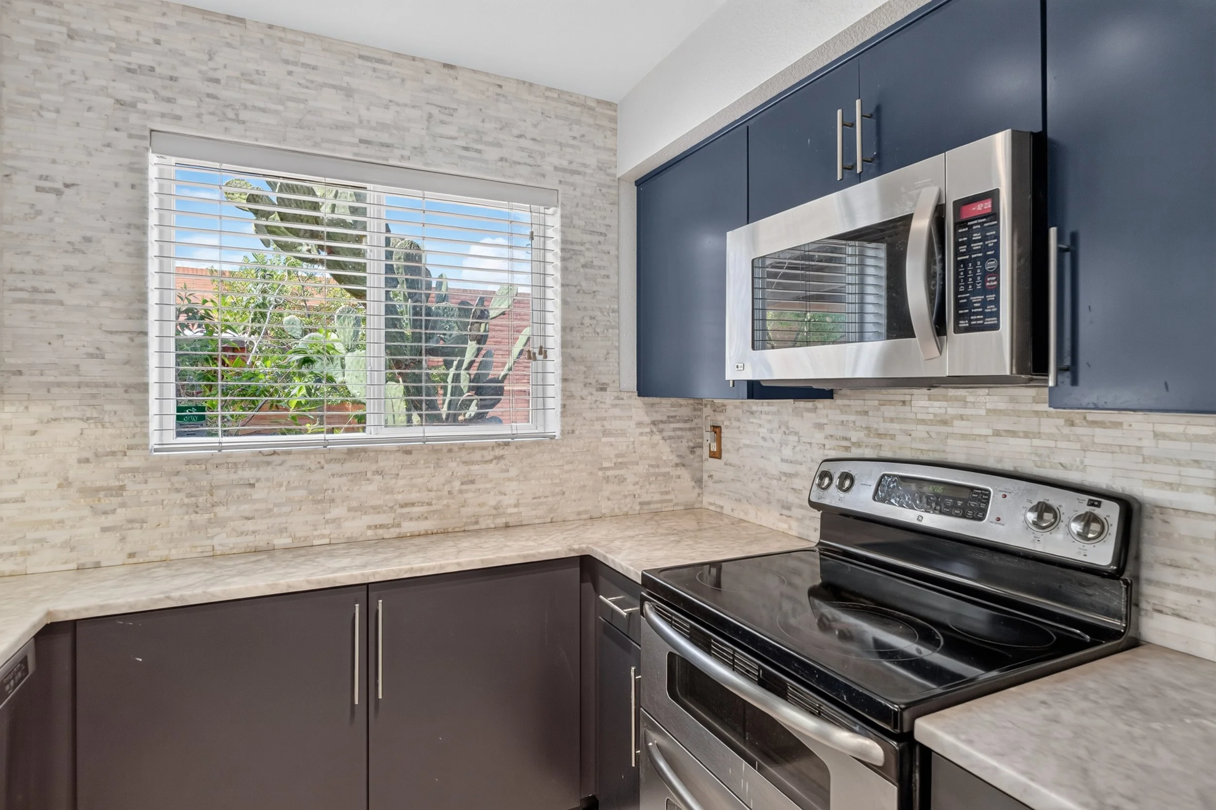 14 Kitchen photo c.jpg