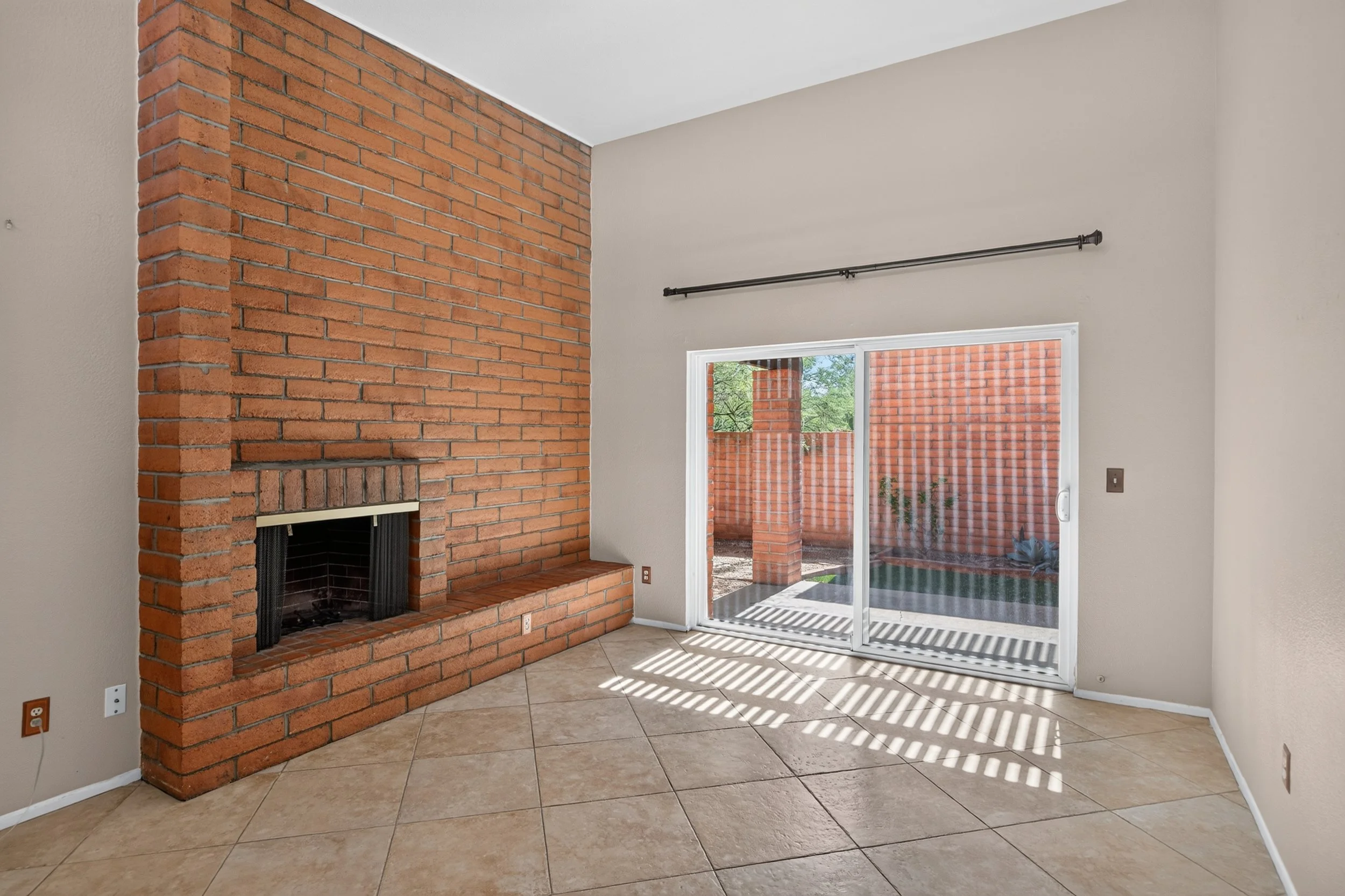 16 Family Room photo a.jpg
