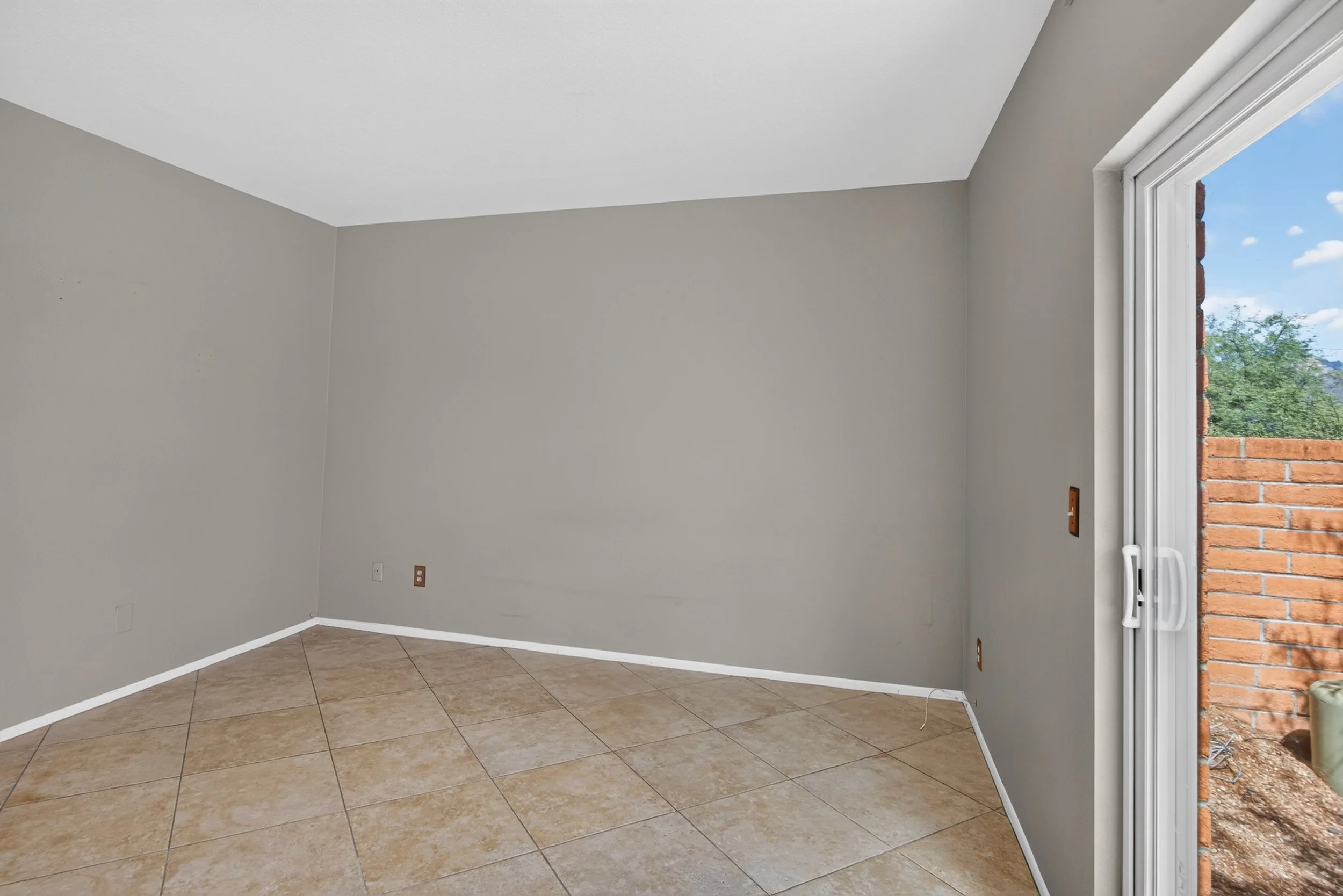 20 Main Bedroom photo b.jpg