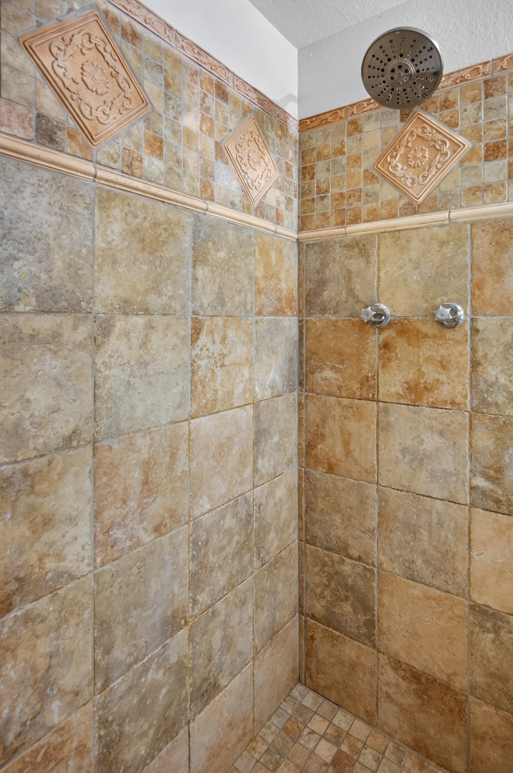 24 Main Bathroom photo b.jpg