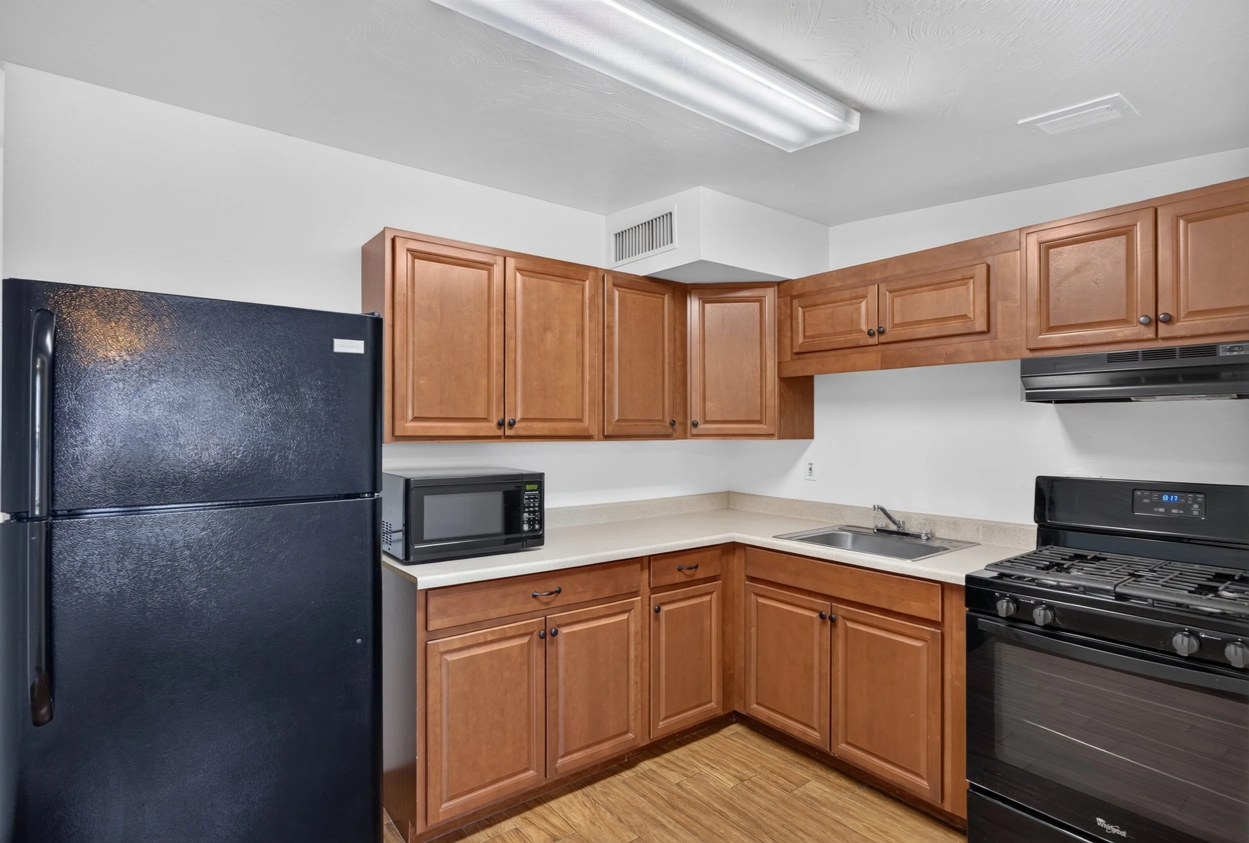 14 Kitchen photo b.jpg