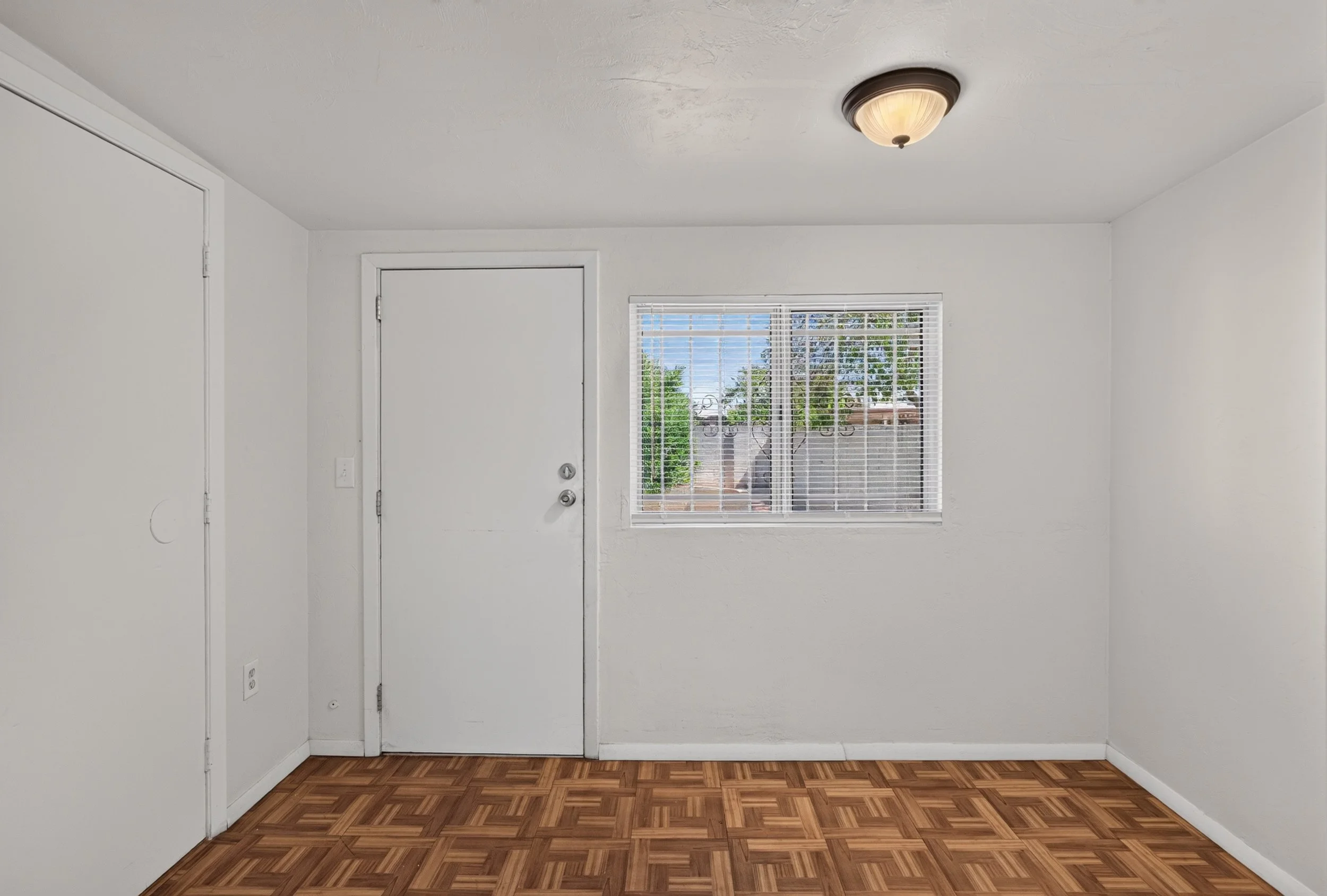 16 Dining Room photo a.jpg