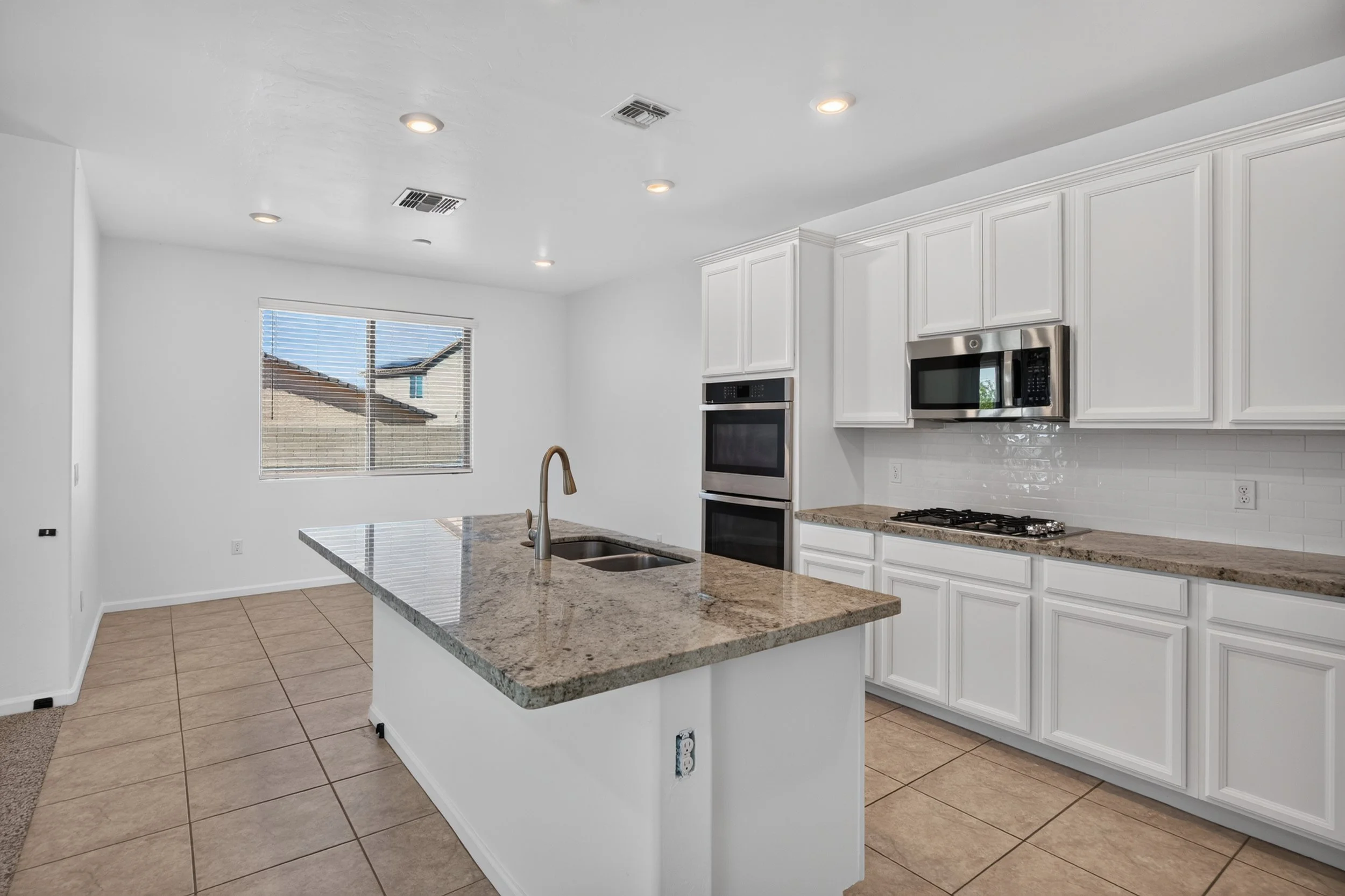 13 Kitchen photo a.jpg