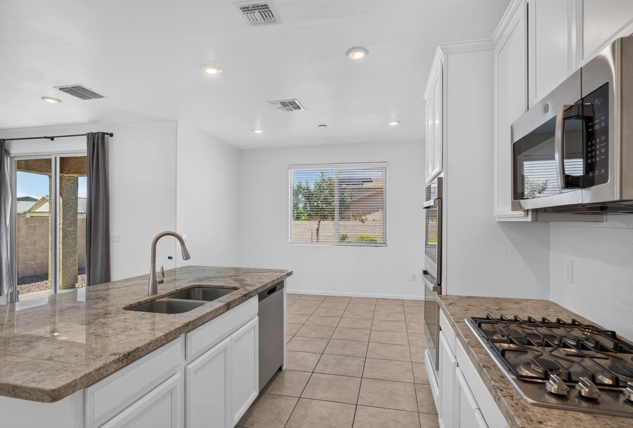14 Kitchen photo b.jpg