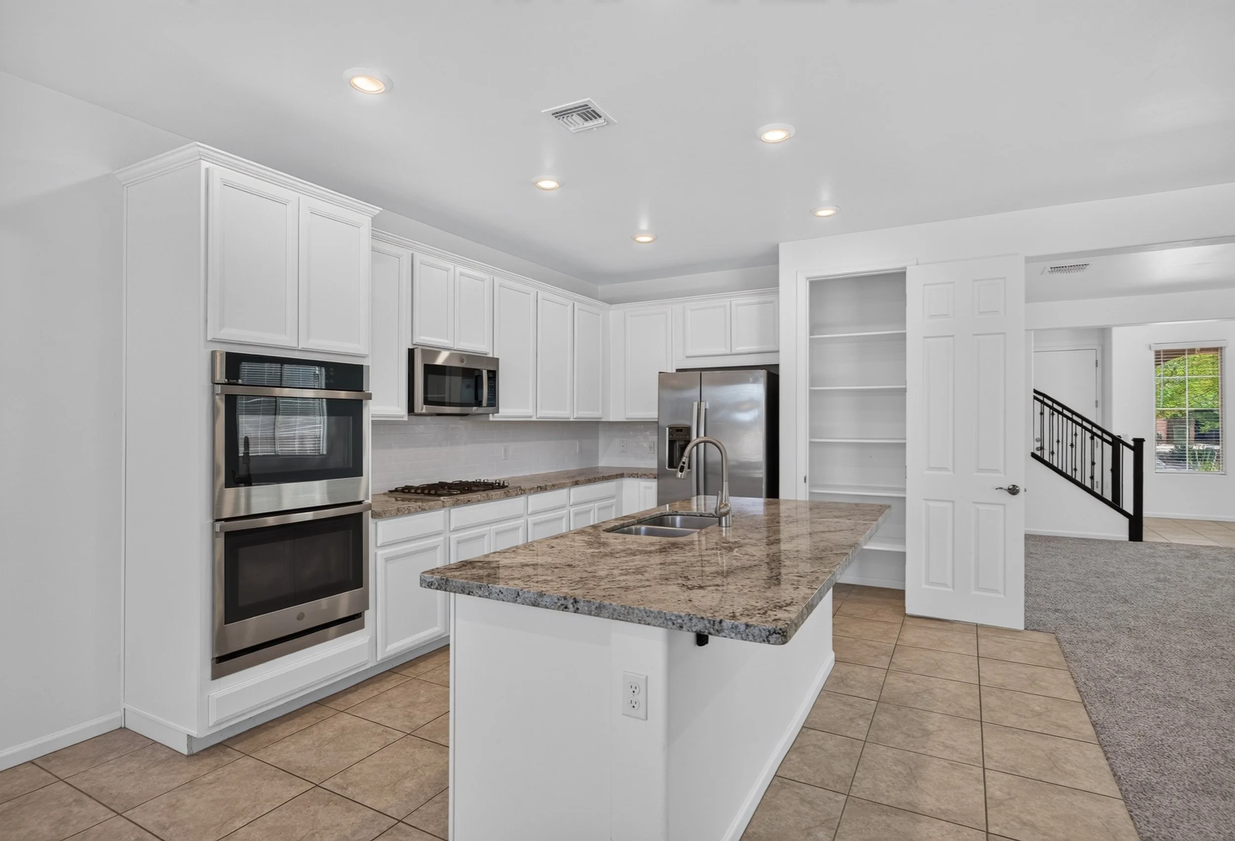 15 Kitchen photo c.jpg