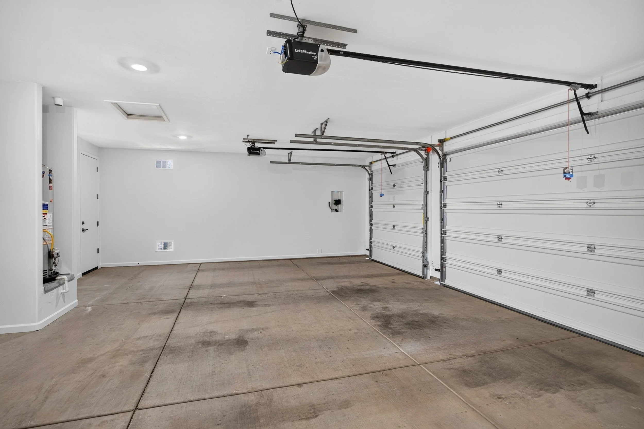 16 Garage.jpg