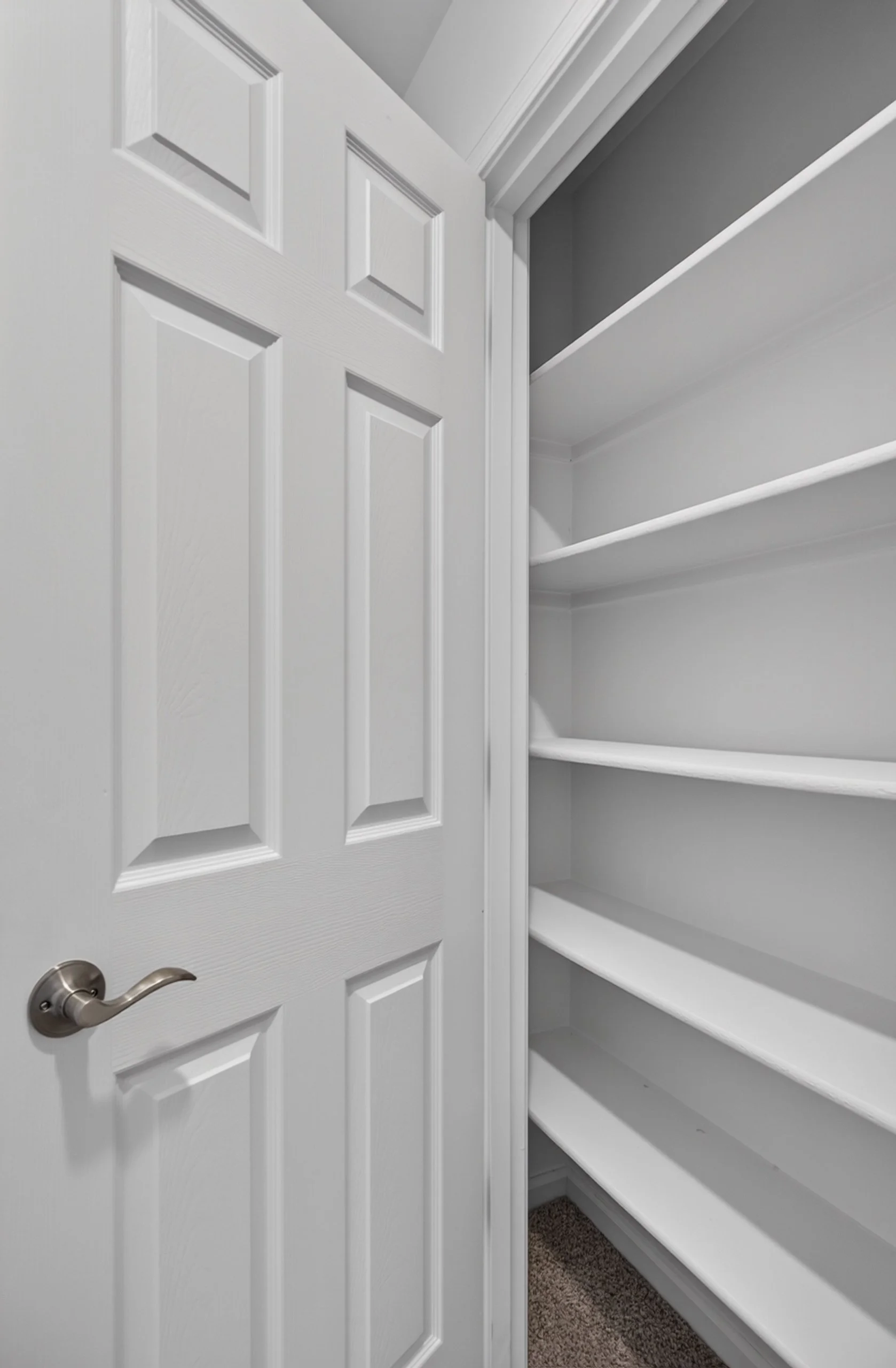 27 Linen Closet.jpg
