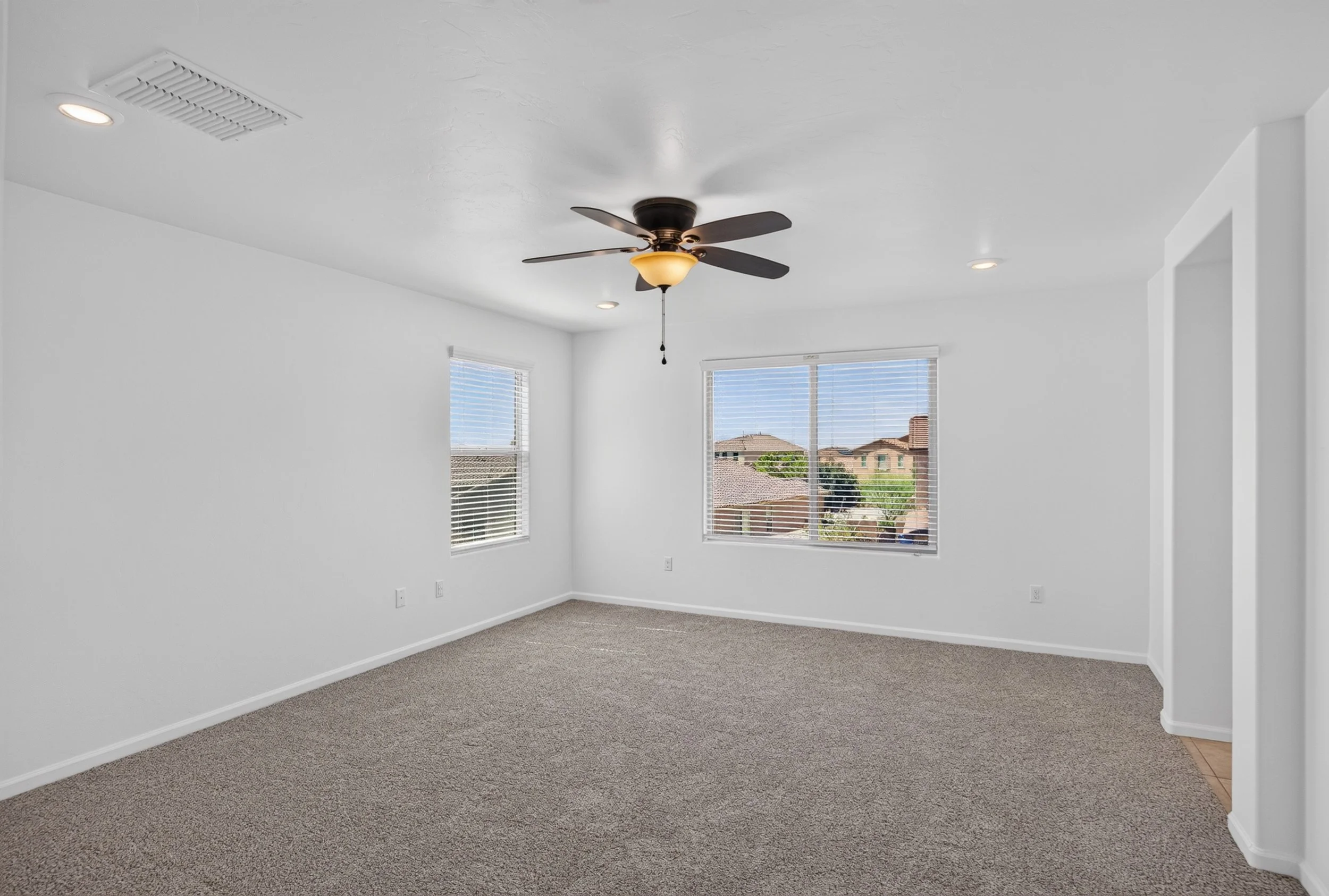 30 Main Bedroom photo a.jpg