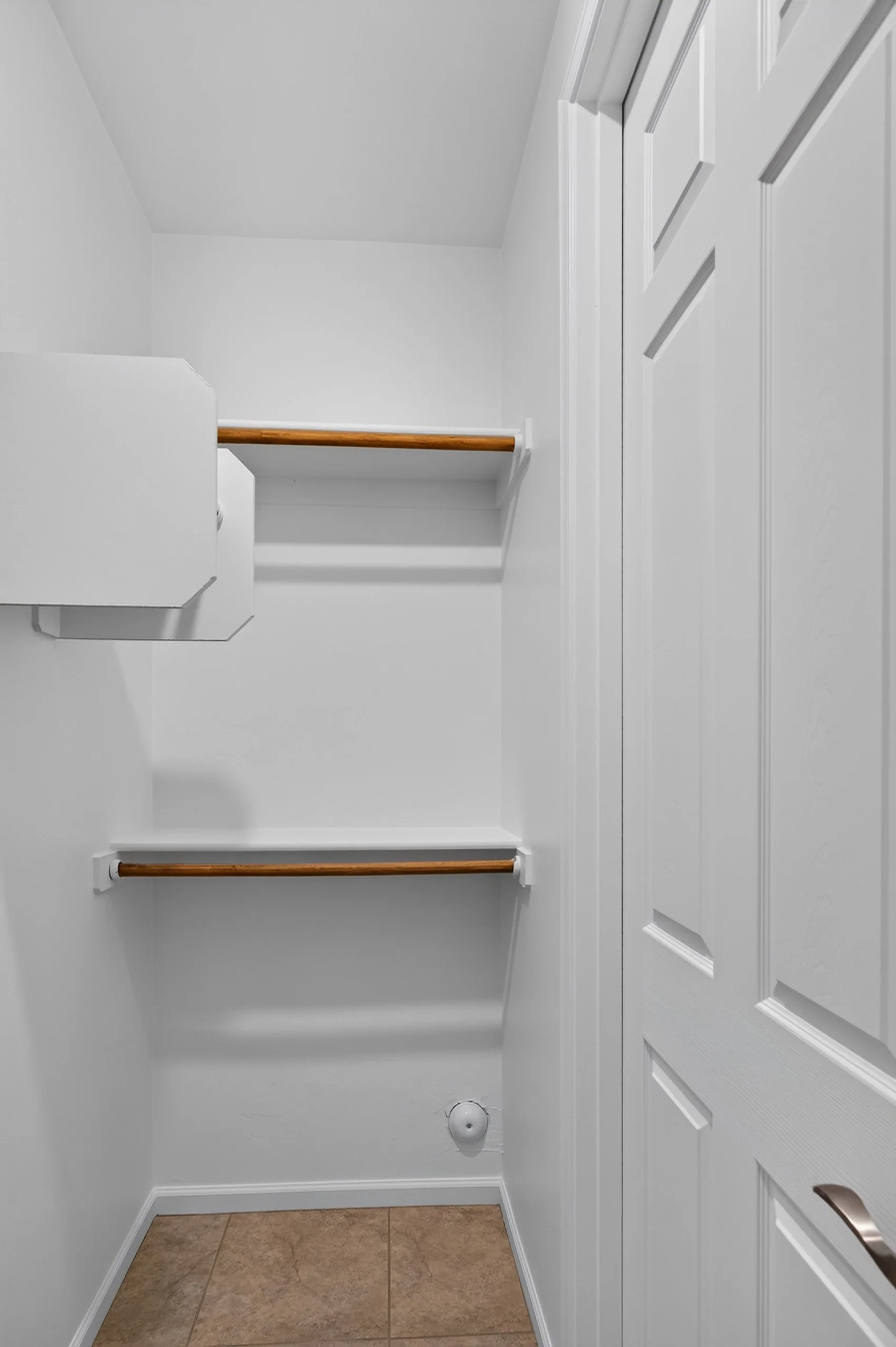 48 Guest Closet.jpg