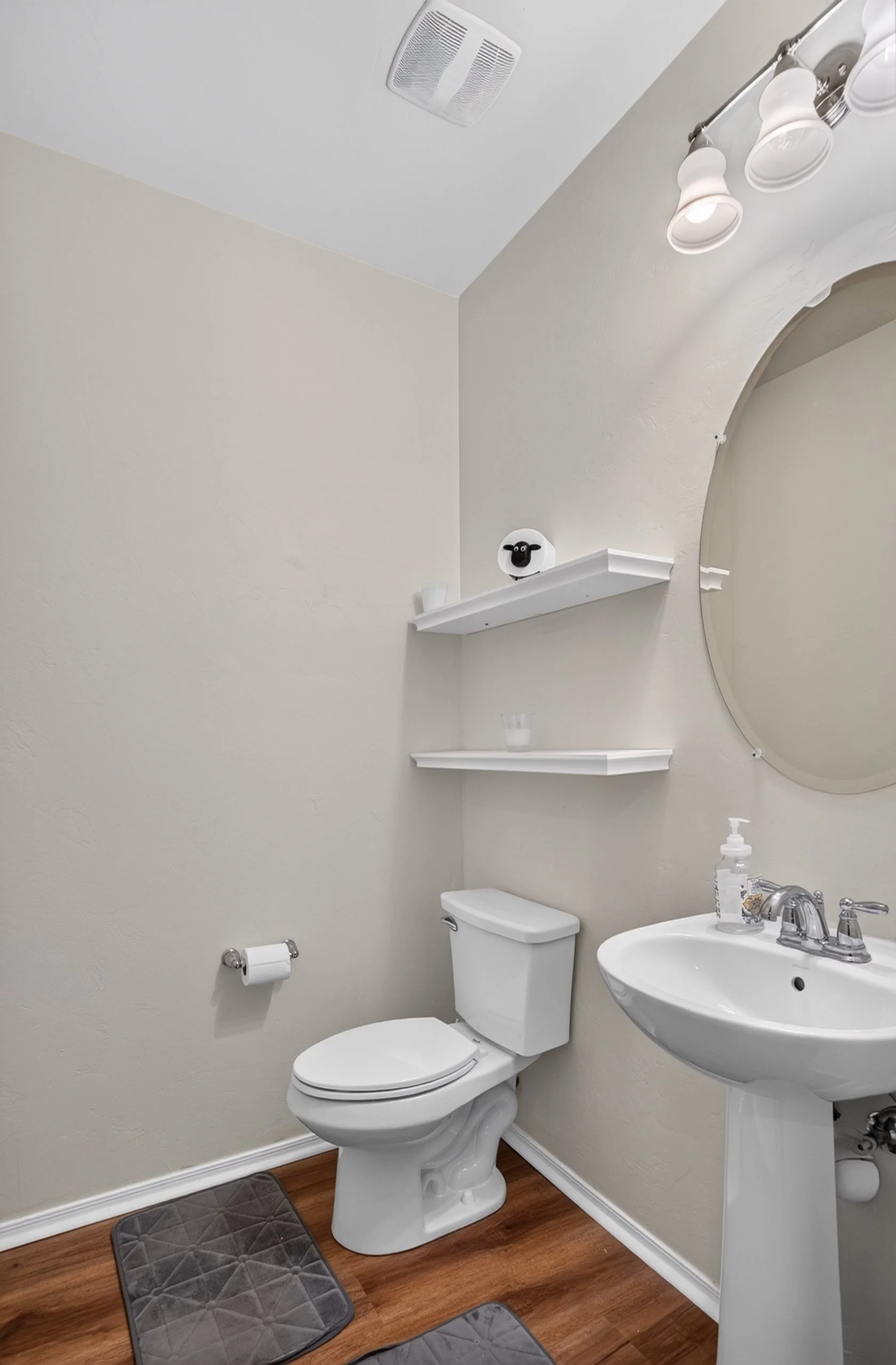 9 Bathroom 1.jpg