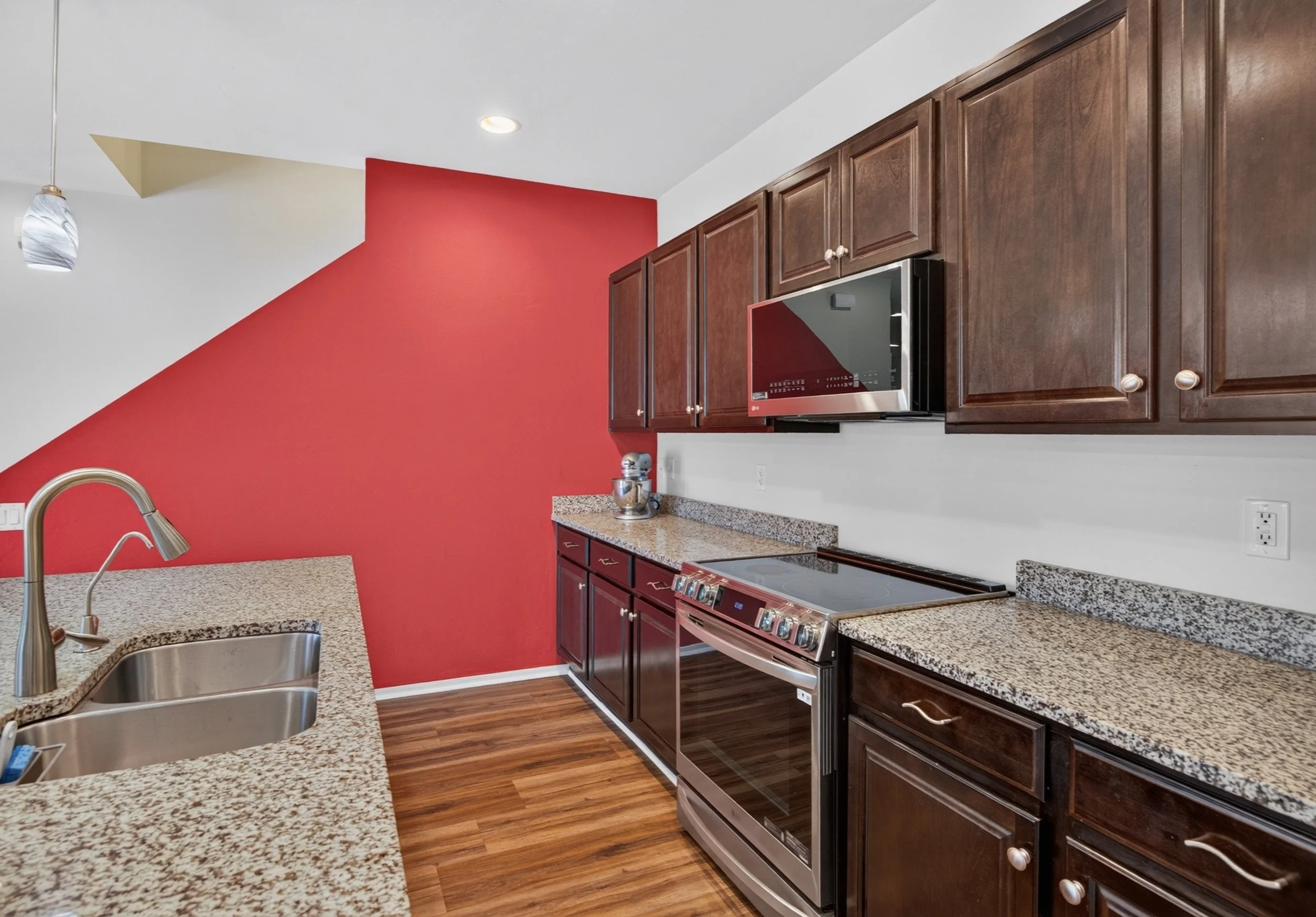 14 Kitchen photo d.jpg