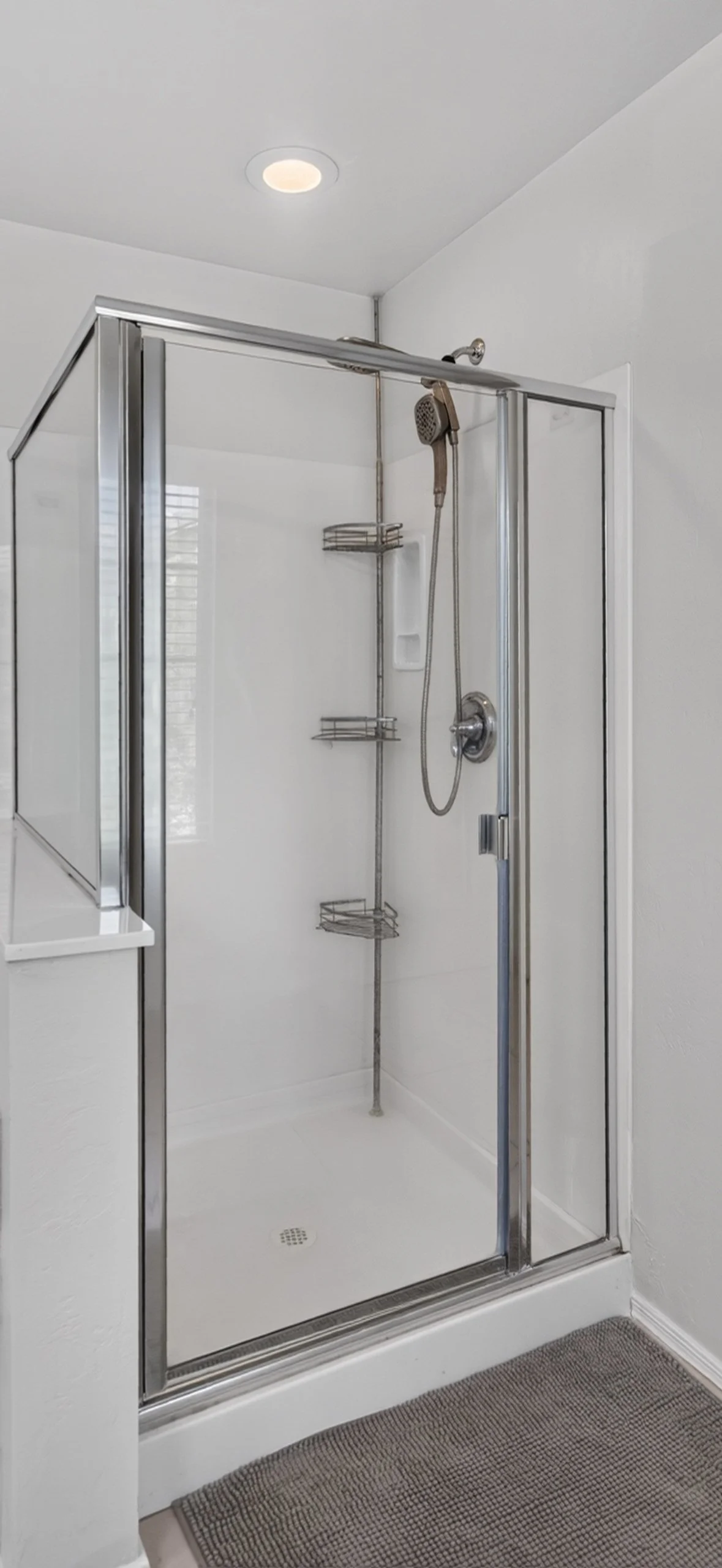 25 Main Bathroom photo b.jpg