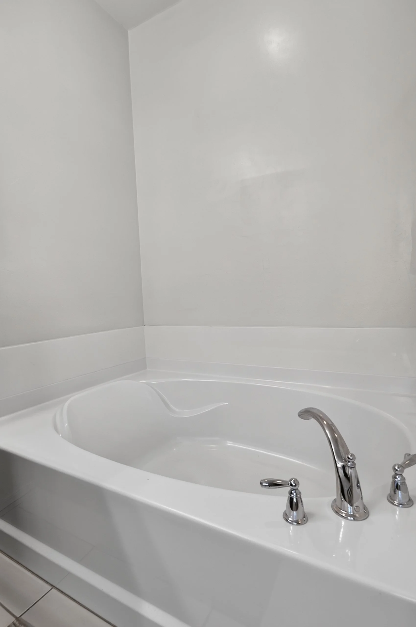26 Main Bathroom photo .jpg