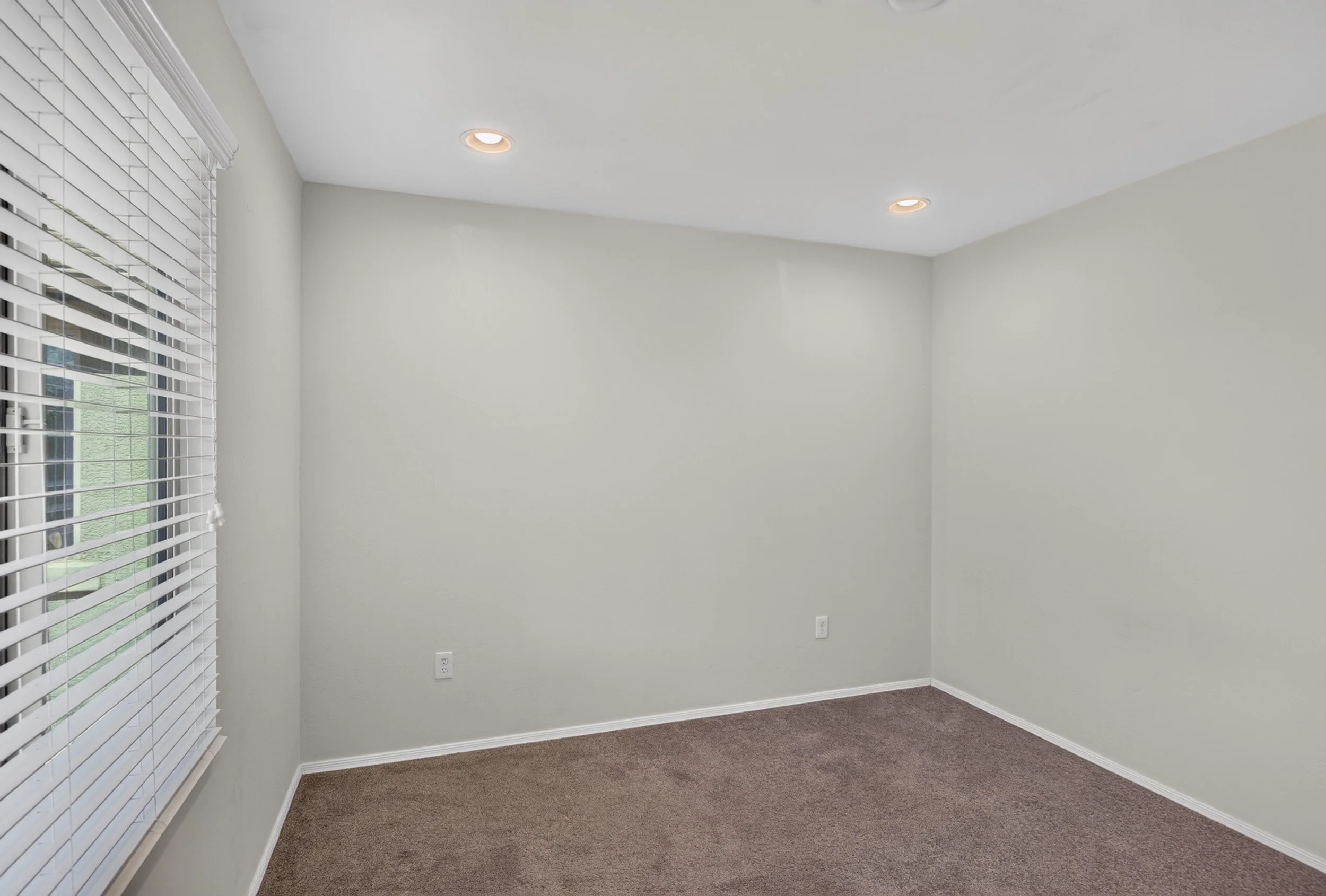 28 Bedroom 1 photo b.jpg