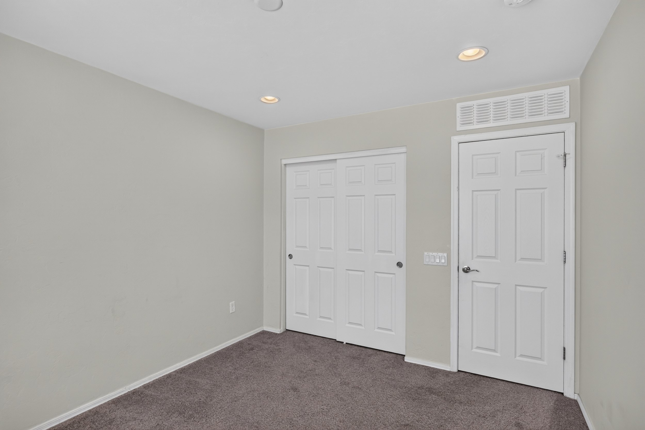 30 Bedroom 2 photo b.jpg