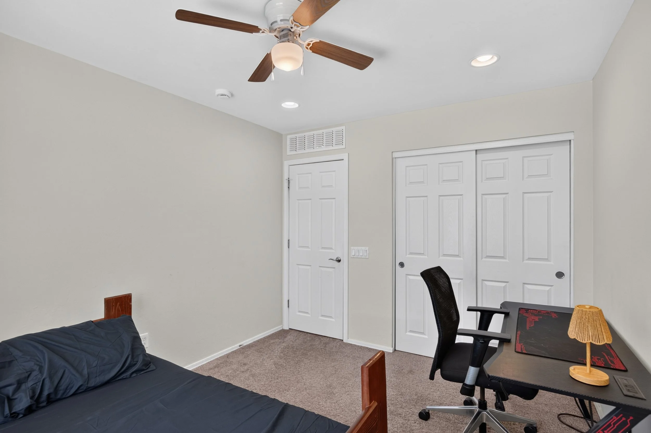 32 Bedroom 3 photo b.jpg