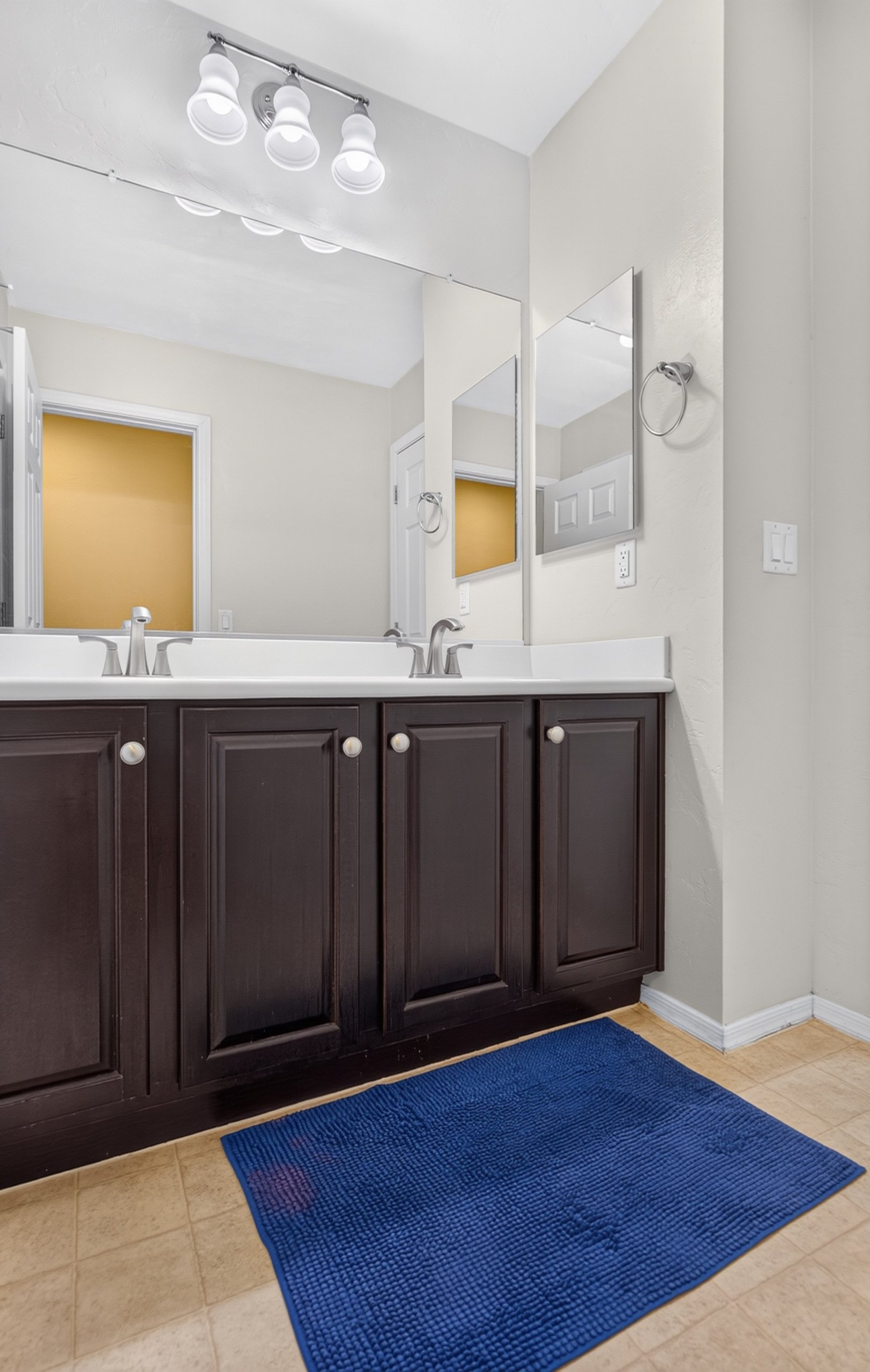 33 Bathroom 2 photo a.jpg