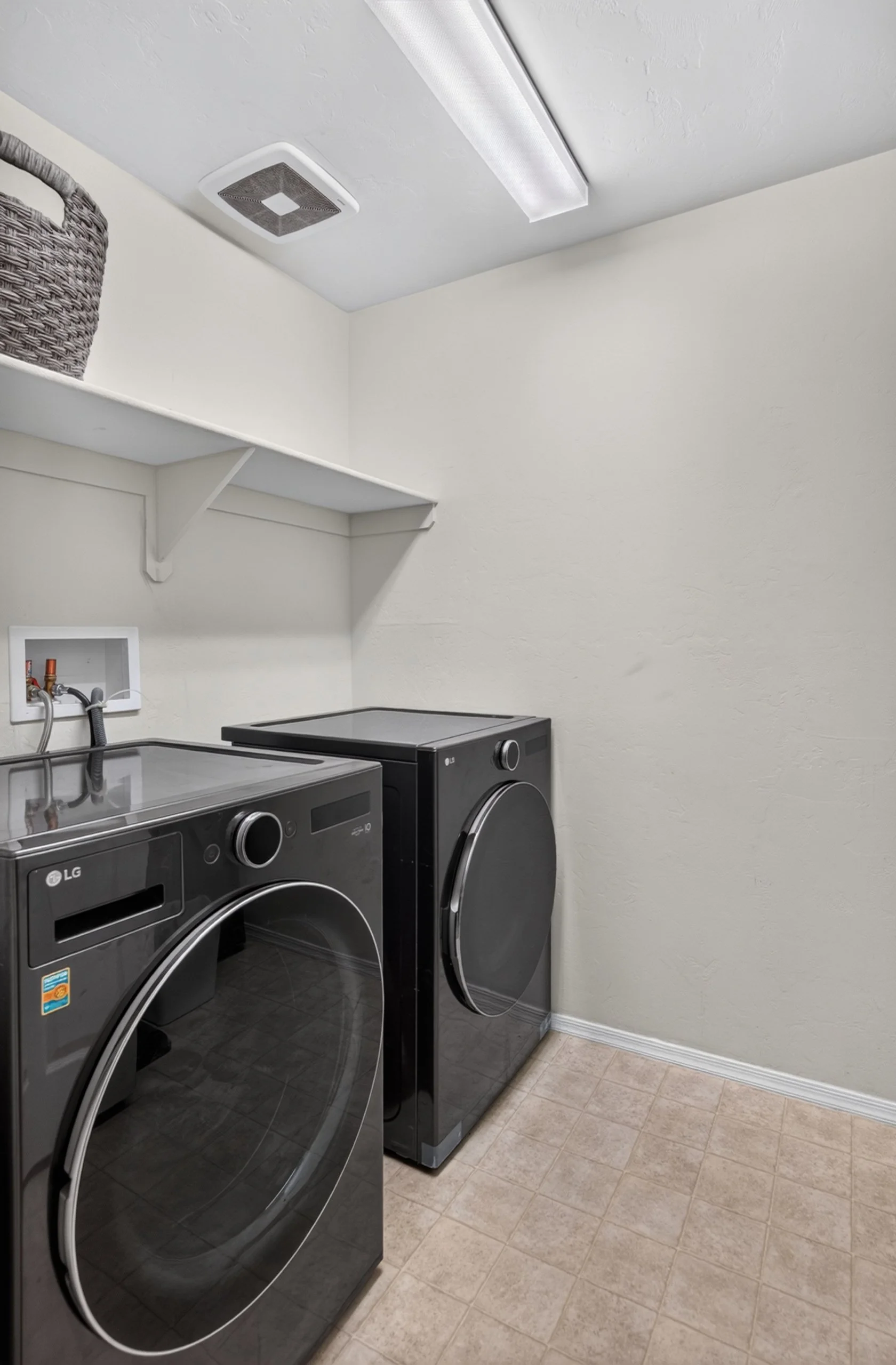 35 Laundry Room.jpg