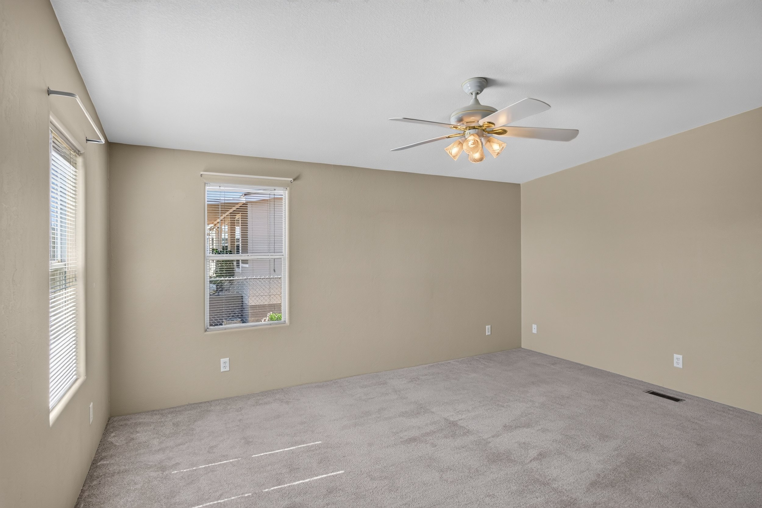 23 Main Bedroom photo c.jpg
