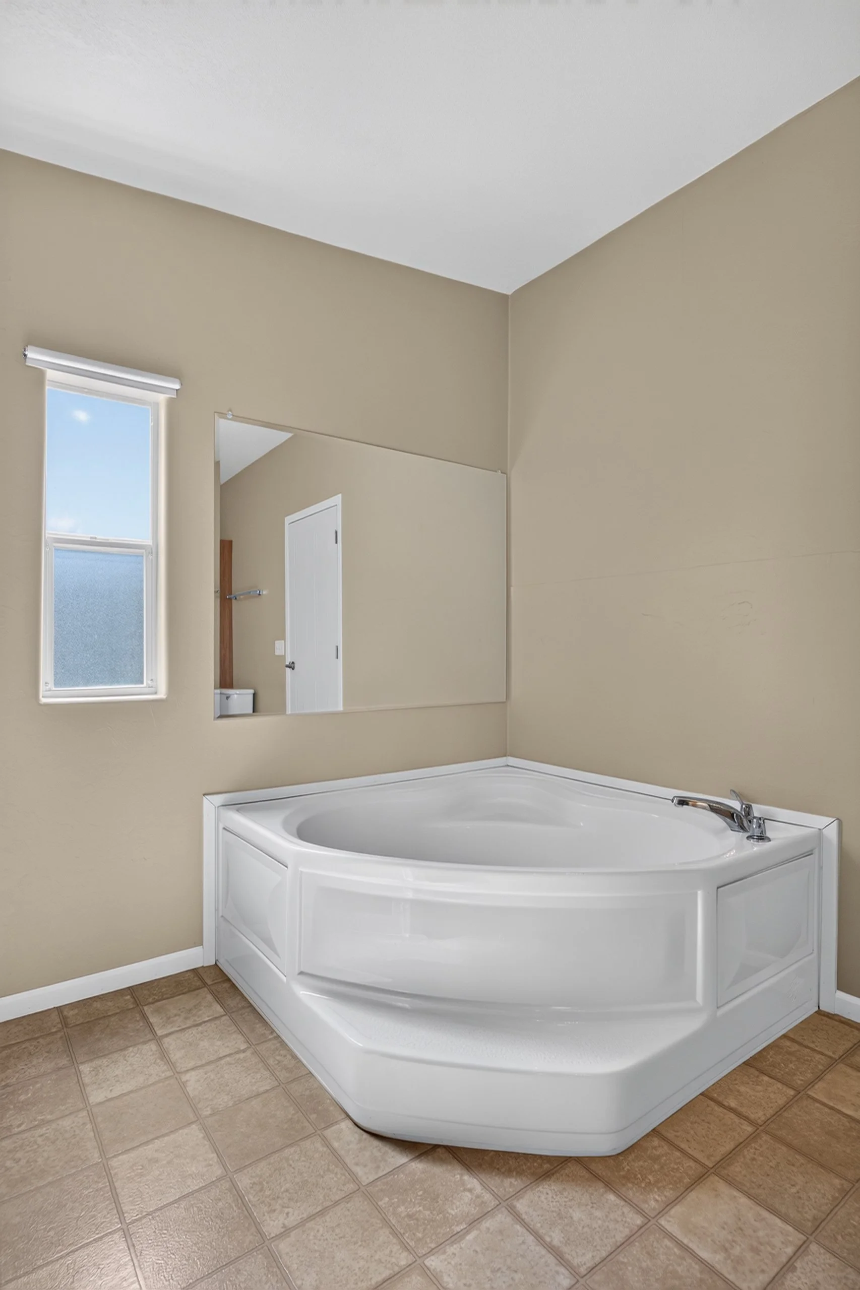 25 Main Bathroom photo b.jpg