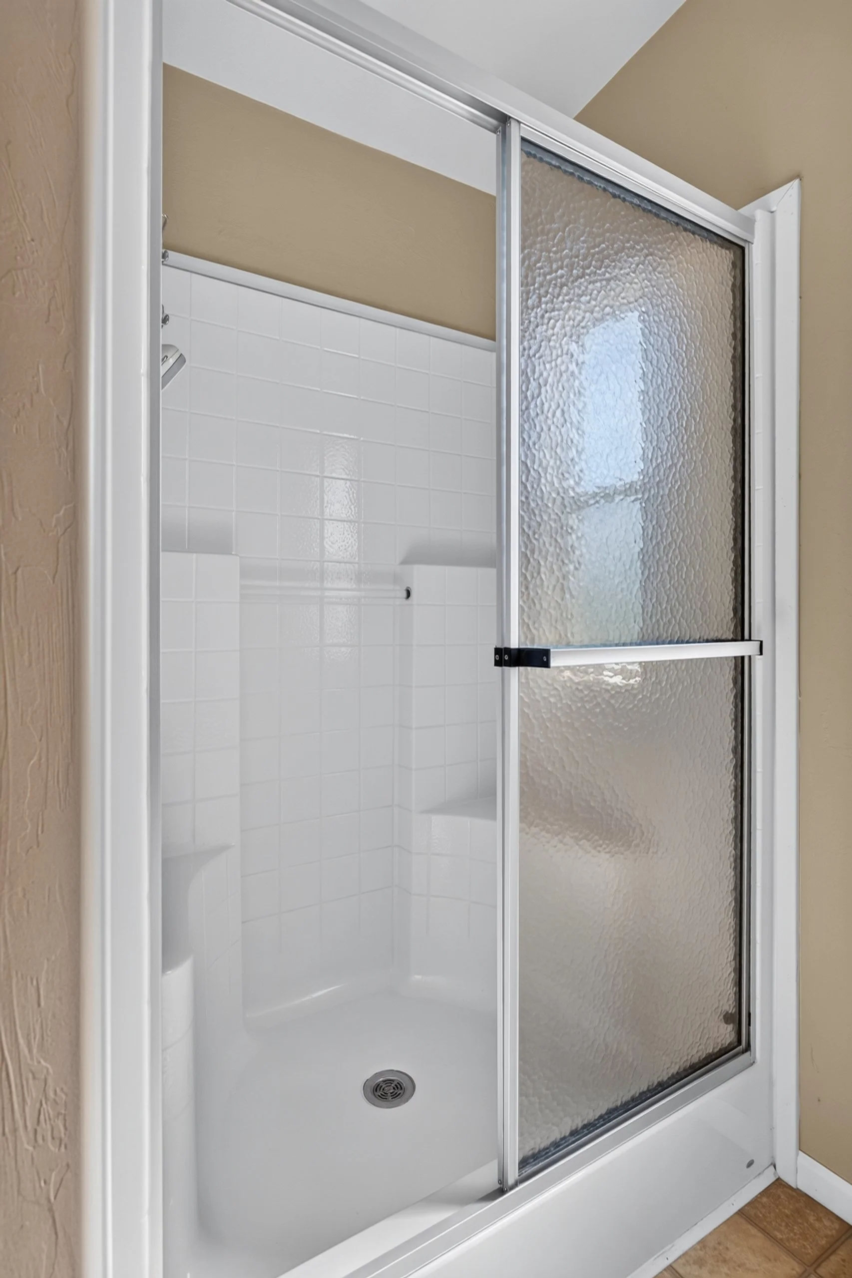 26 Main Bathroom photo c.jpg