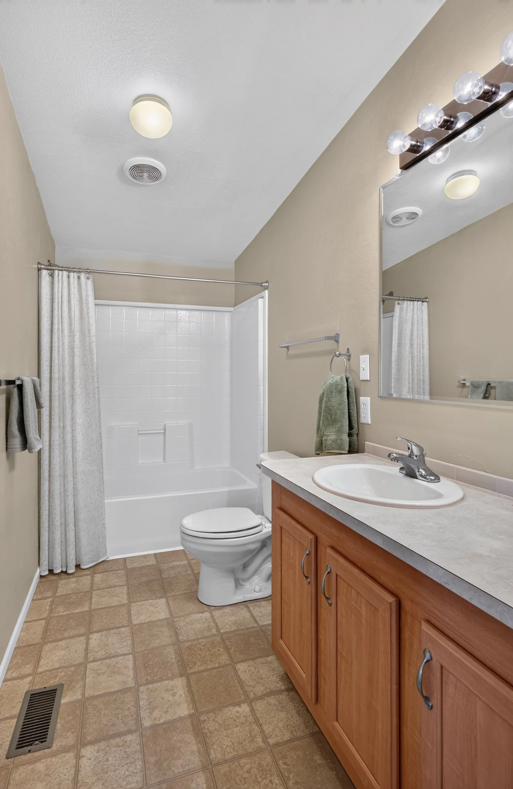 28 Bathroom.jpg