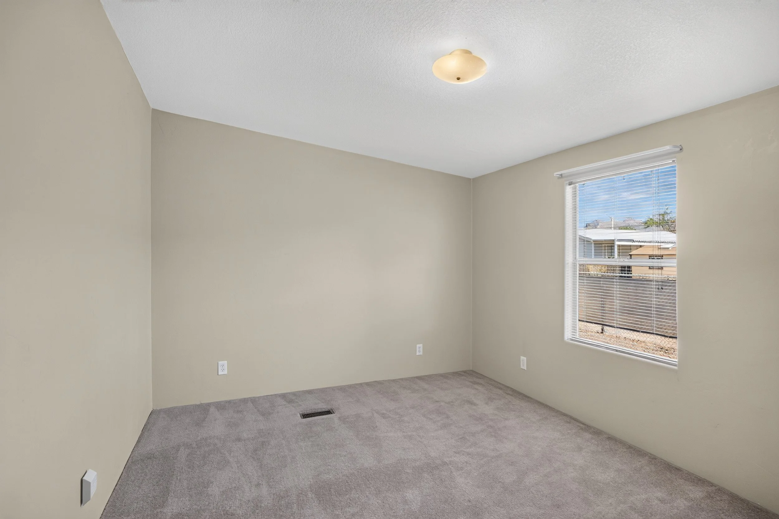 29 Bedroom 1 photo a.jpg