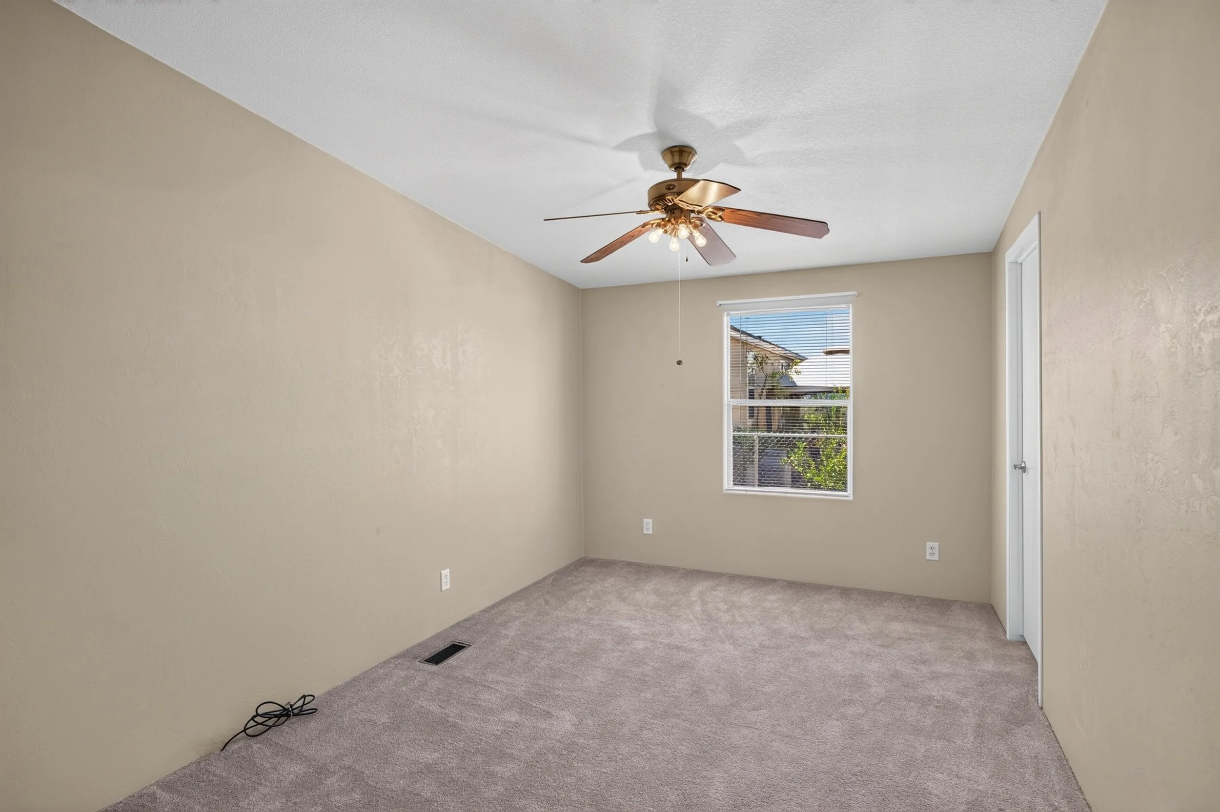 34 Bedroom 3 photo a.jpg